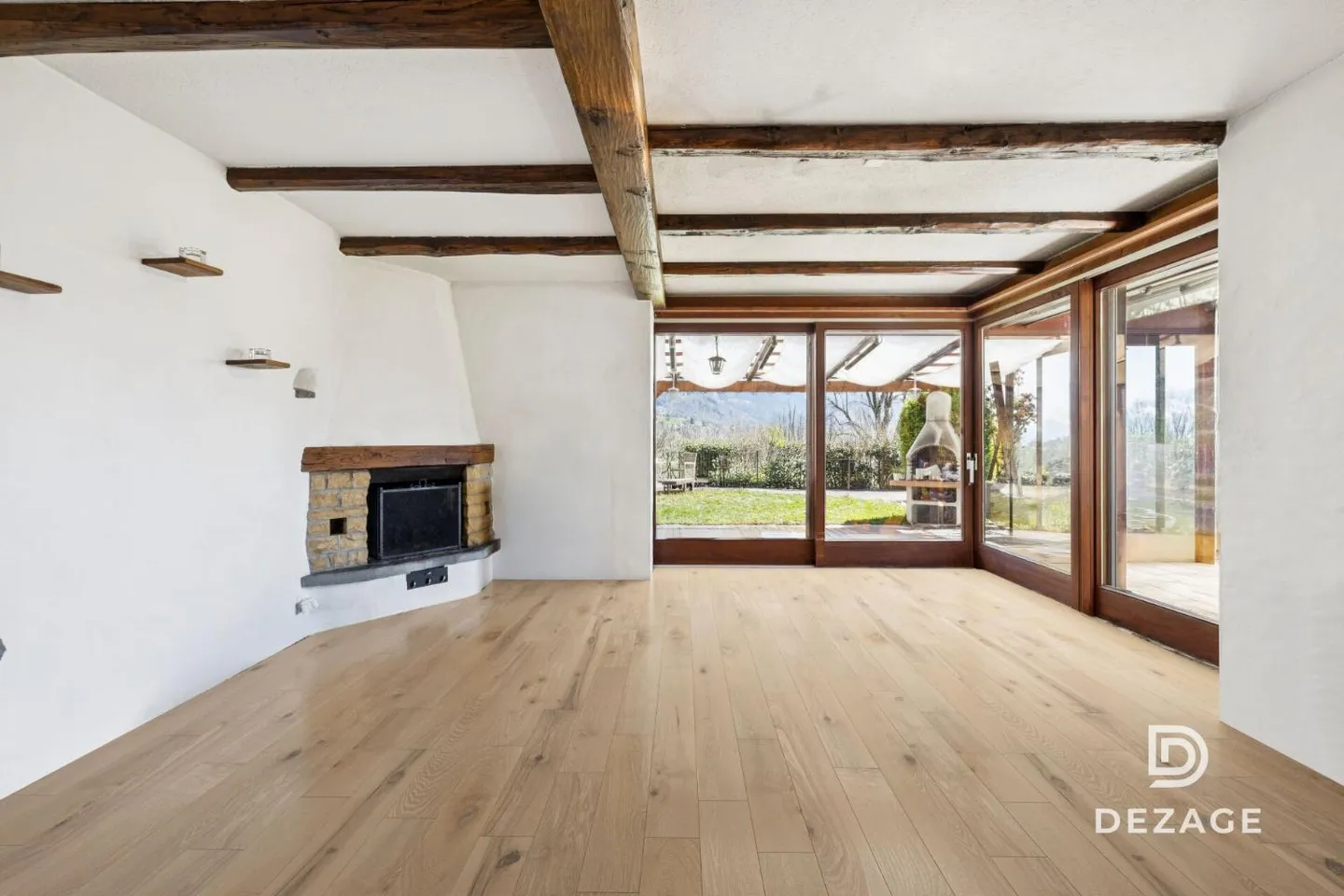 Grande casa familiare con giardino pianeggiante, vista mozzafiato sul lago e sulle montagne! - Foto 13 di 13