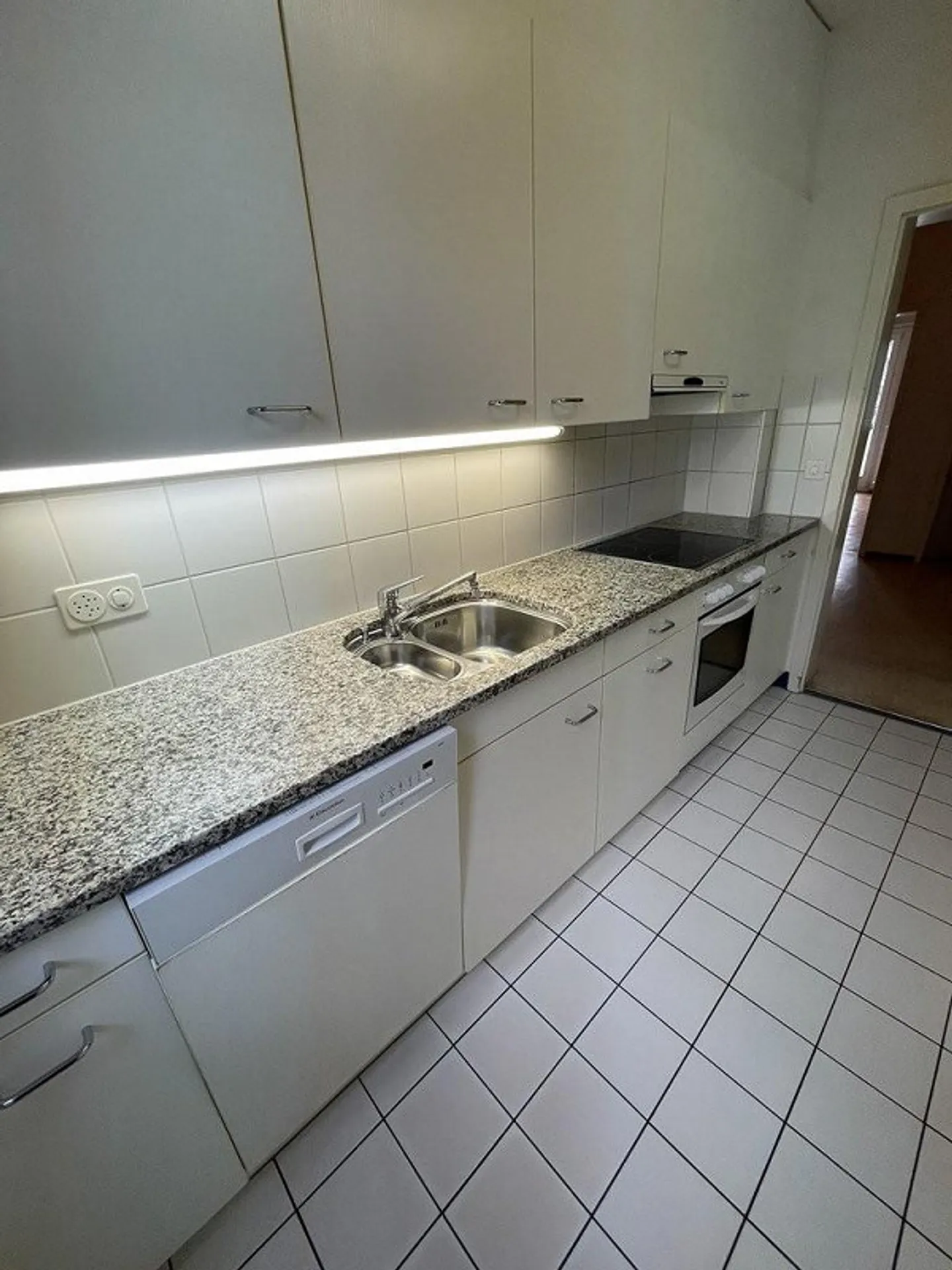 Belle appartement de 3 pièces dans un emplacement central - Photo 4 sur 8