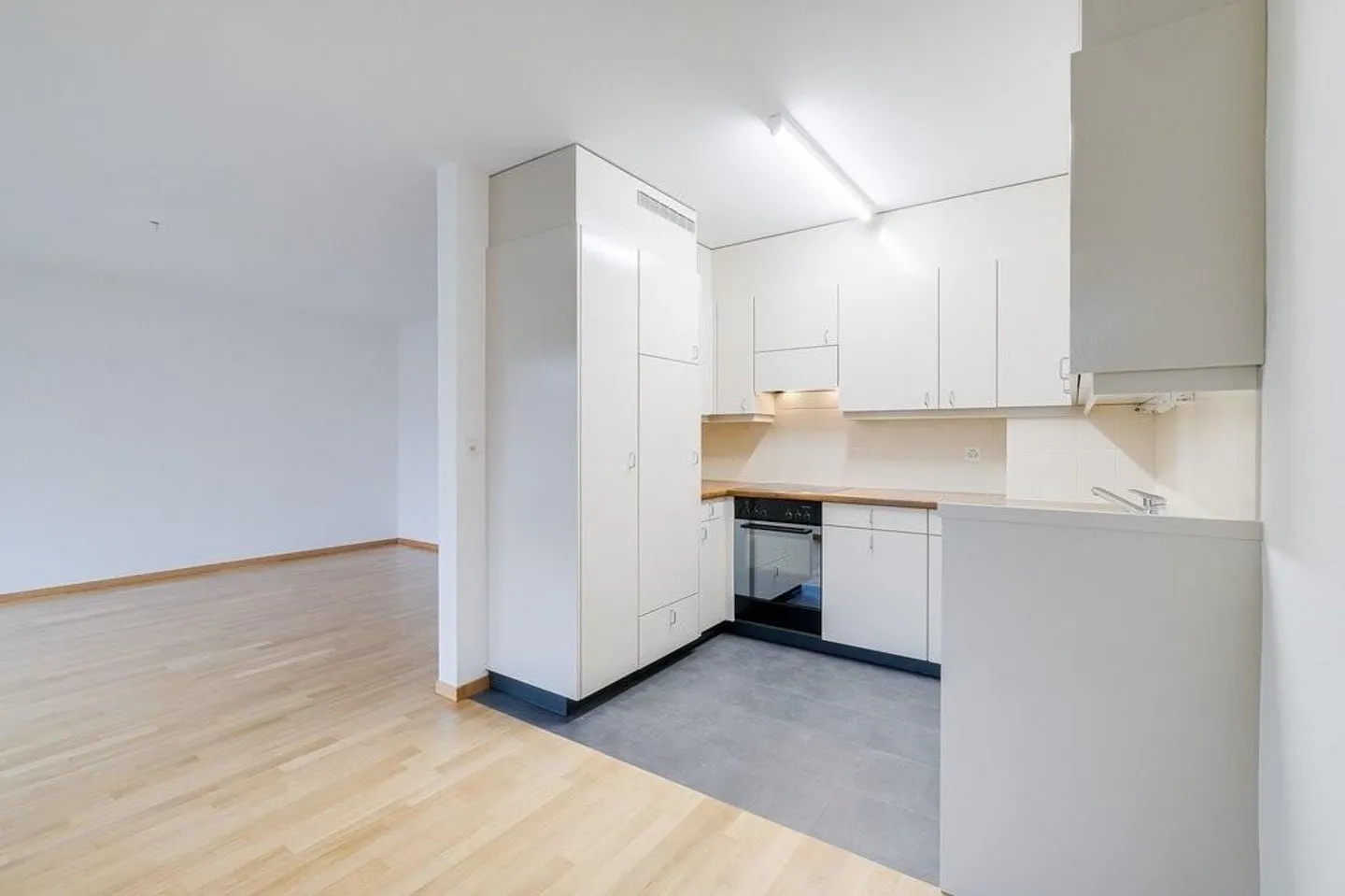 Comfortable living in a well-maintained multi-family house - Photo 4 of 10