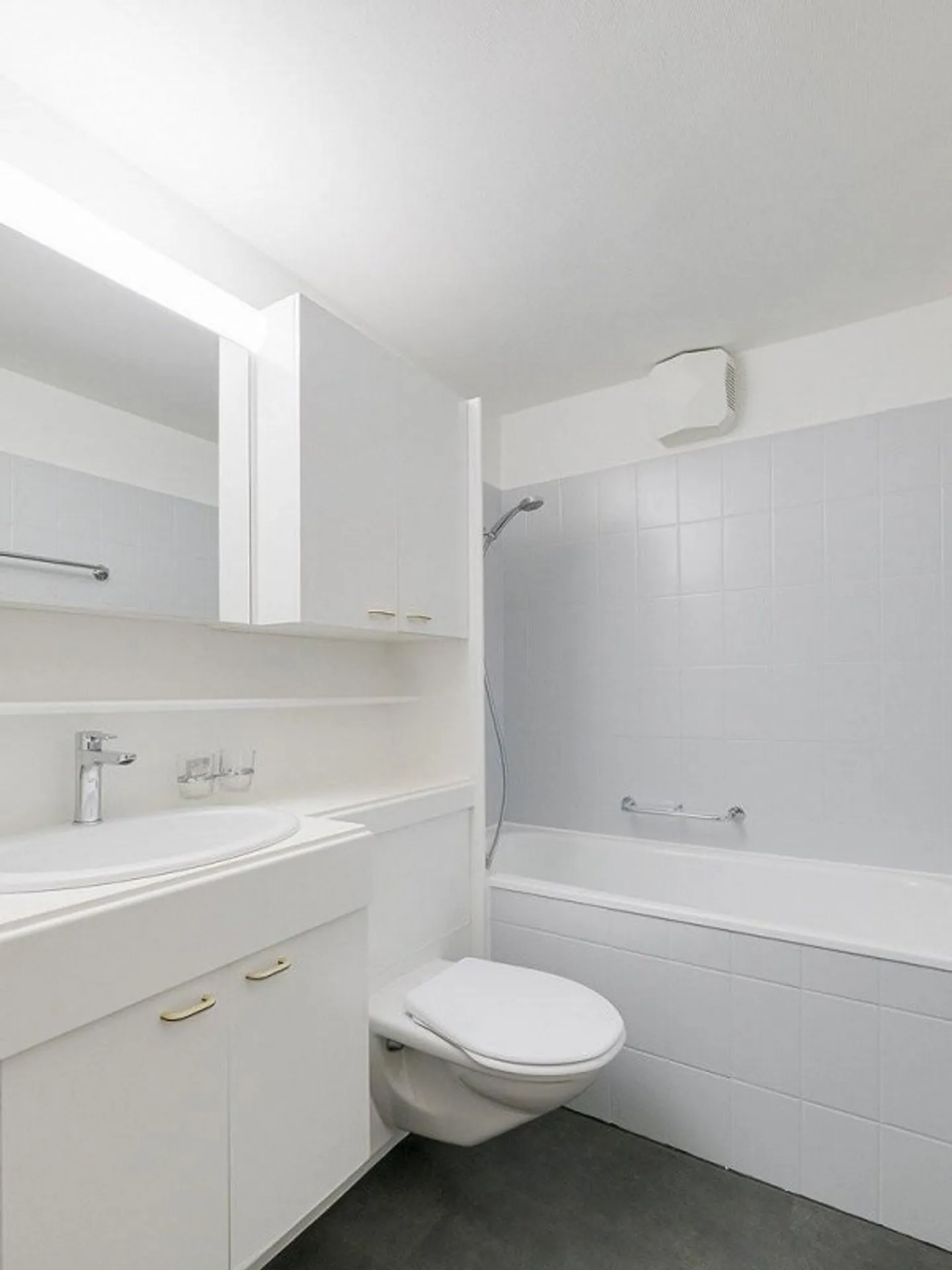 Comfortable living in a well-maintained multi-family house - Photo 6 of 10