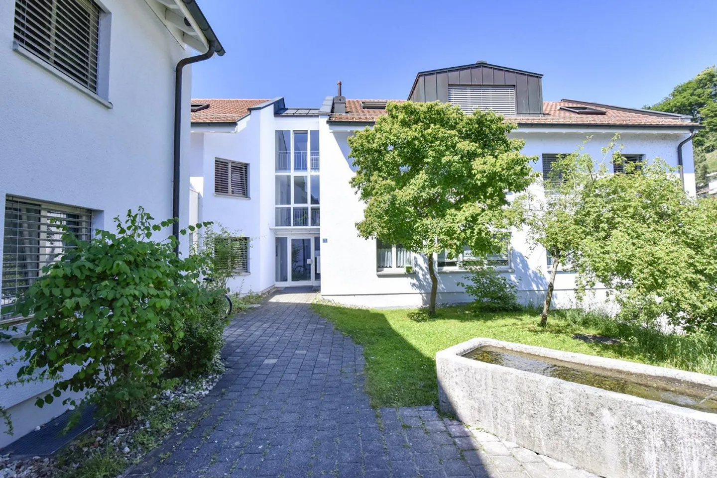 Charming 3½-room apartment with balcony and garage in Umiken - Photo 1 of 6