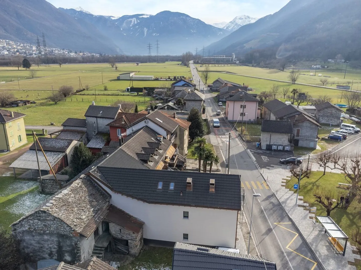 Investimento immobiliare con 4 unità abitative nel soleggiato Ticino - Foto 1 di 13