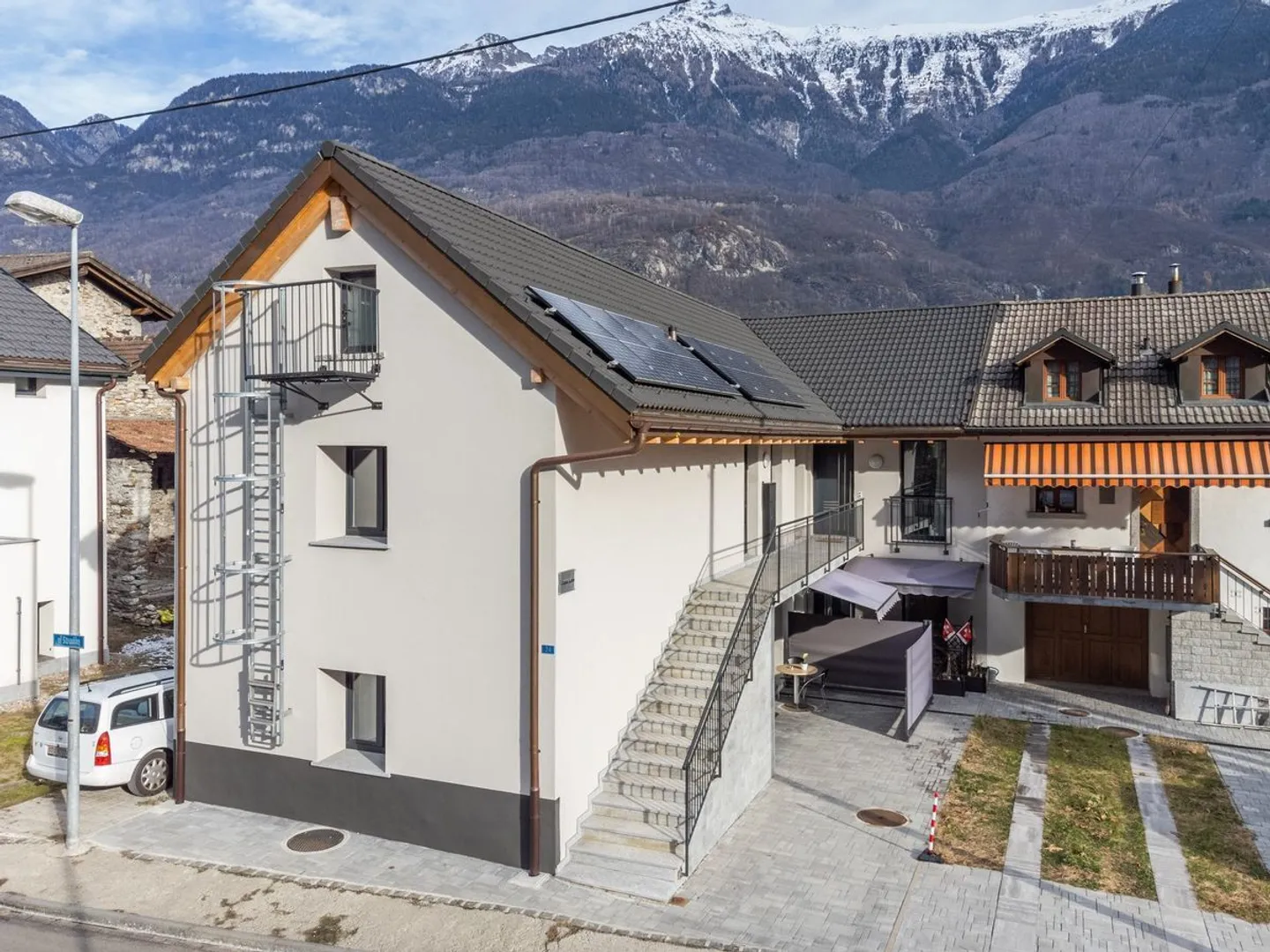 Investimento immobiliare con 4 unità abitative nel soleggiato Ticino - Foto 2 di 13