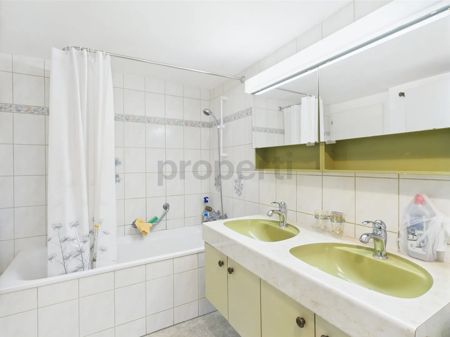 Charmante 2.5-Zimmer Wohnung an ruhiger Lage in Seedorf - Foto 6 von 9