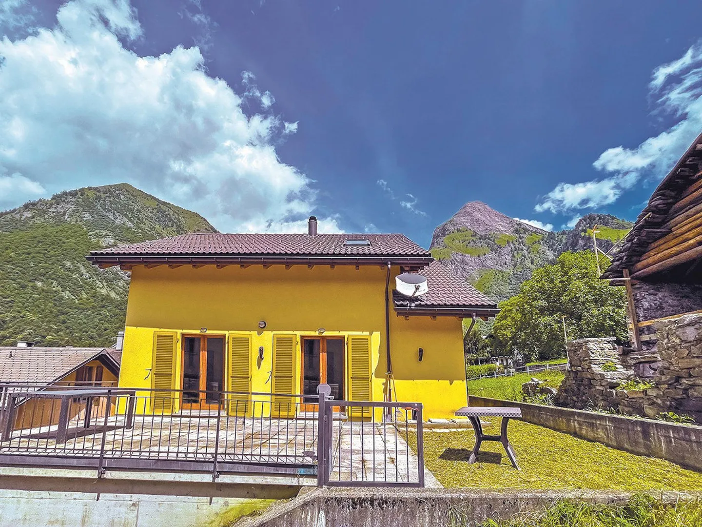 Bleniotal: Einfamilienhaus mit garten und garage - Foto 2 von 15