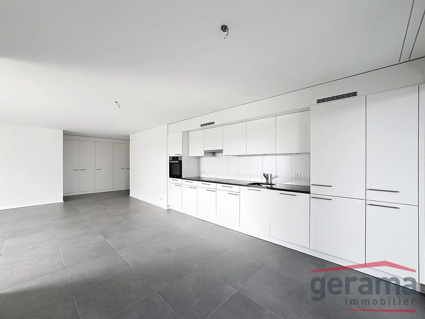 Appartement moderne avec balcons - Photo 2 sur 7