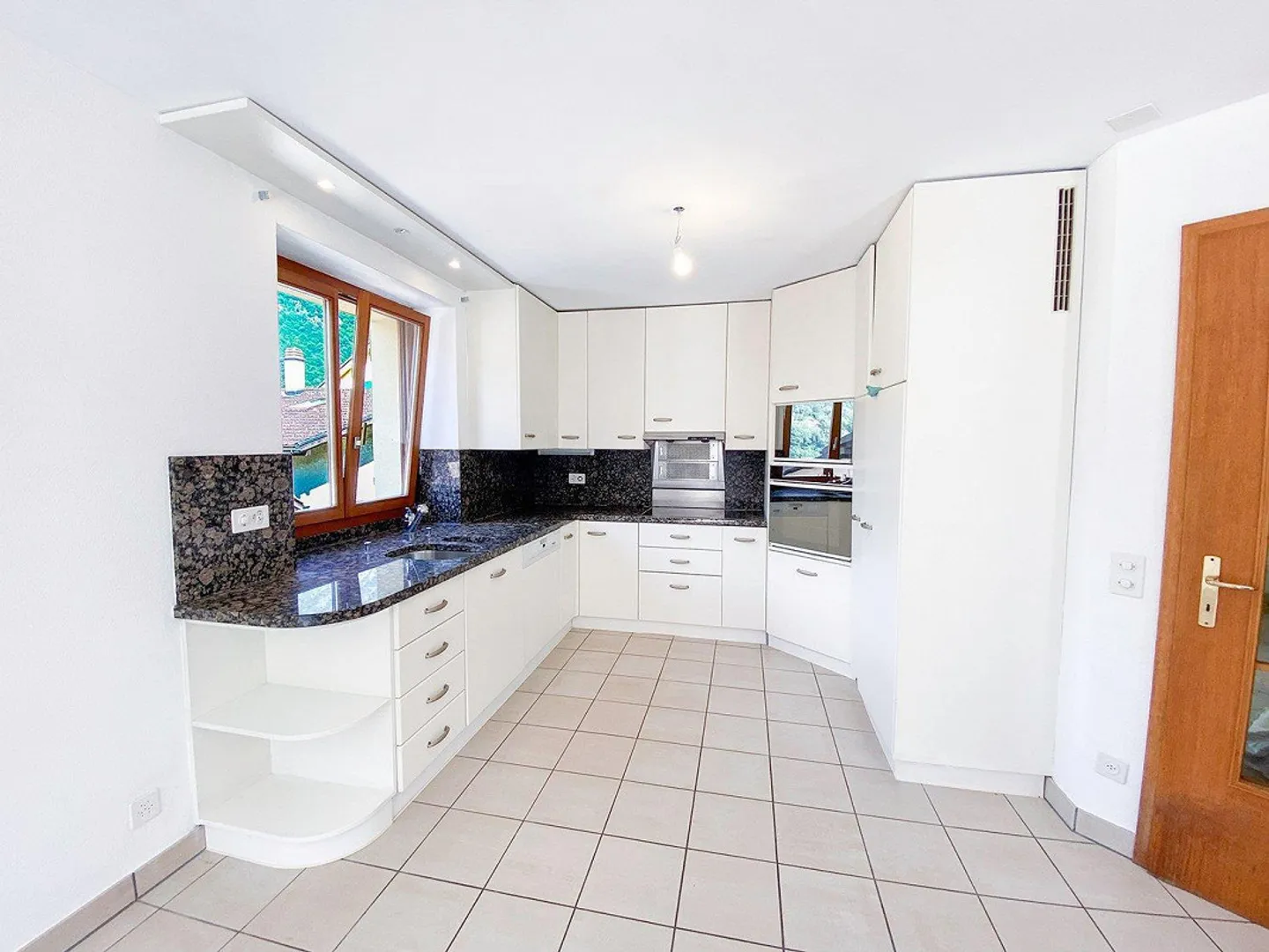 Bleniotal: Einfamilienhaus mit garten und garage - Foto 3 von 15