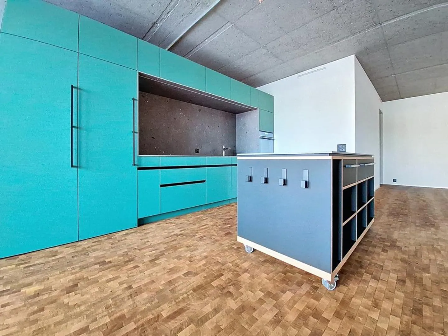 Living and Working in Loft Style - Photo 2 of 9