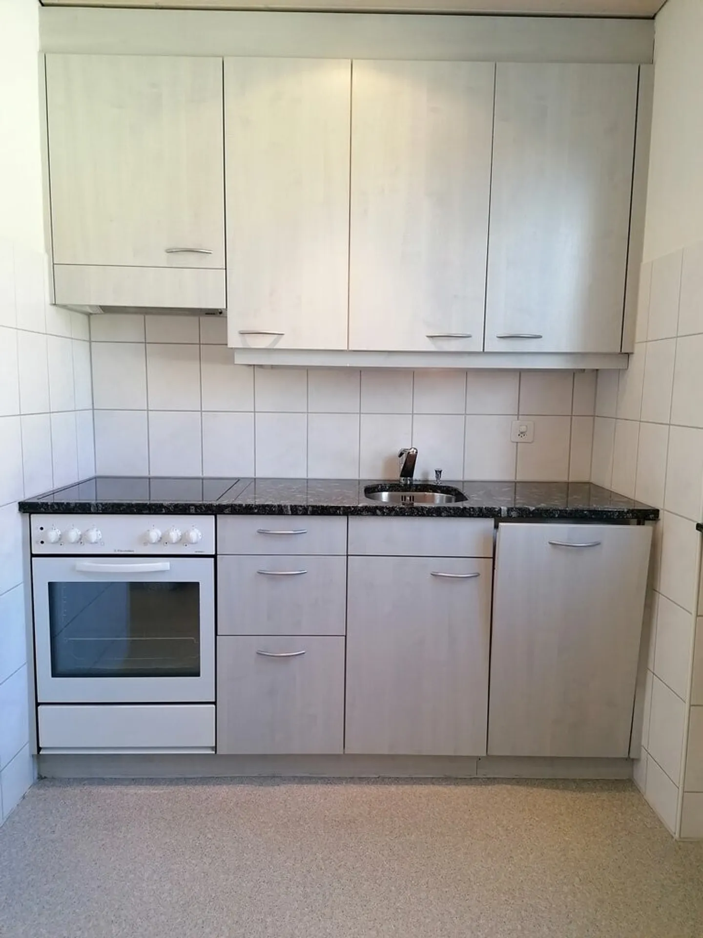 Charmante appartement de 2,5 pièces avec grand balcon ! - Photo 2 sur 8