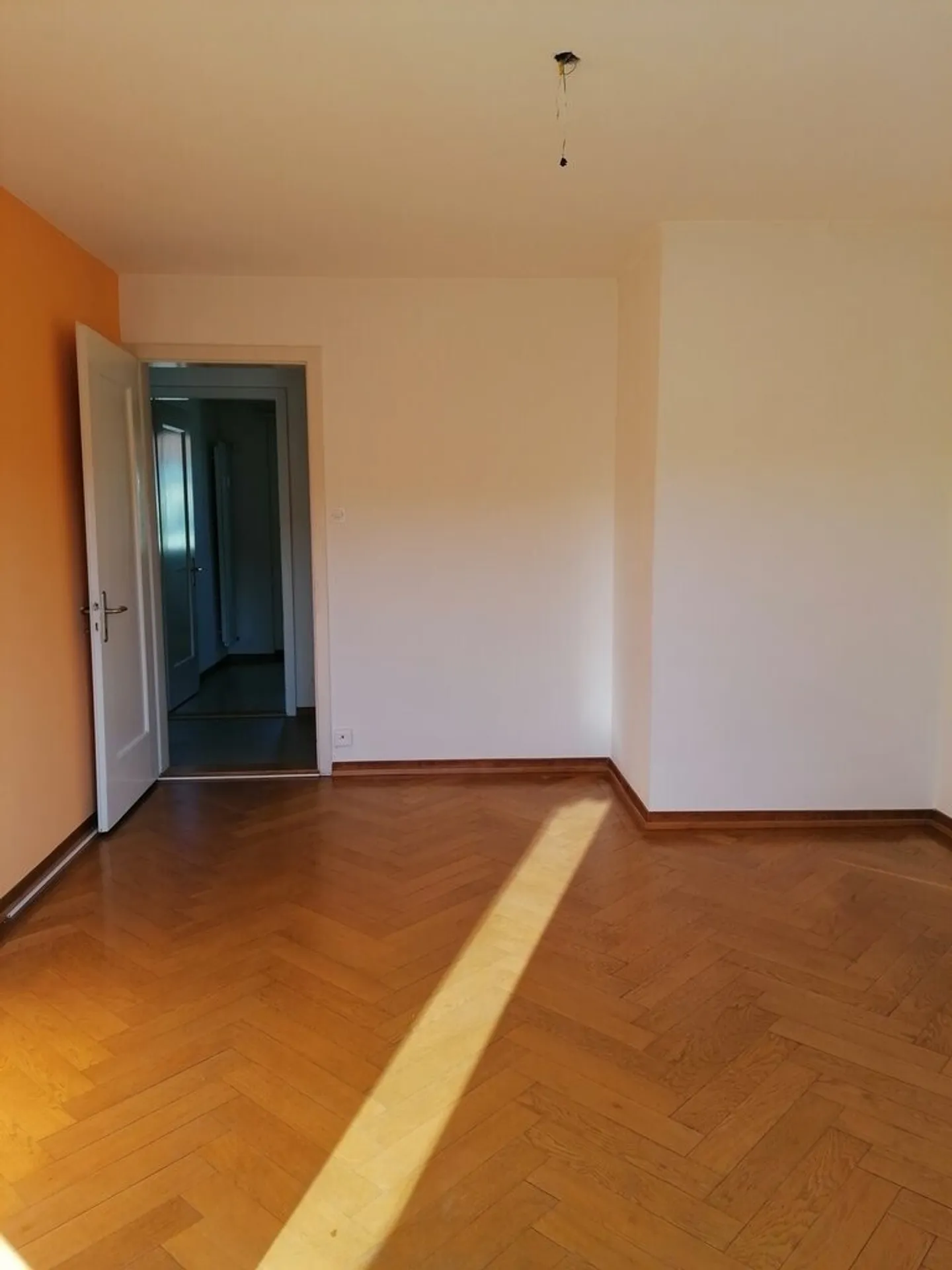 Charmante appartement de 2,5 pièces avec grand balcon ! - Photo 4 sur 8