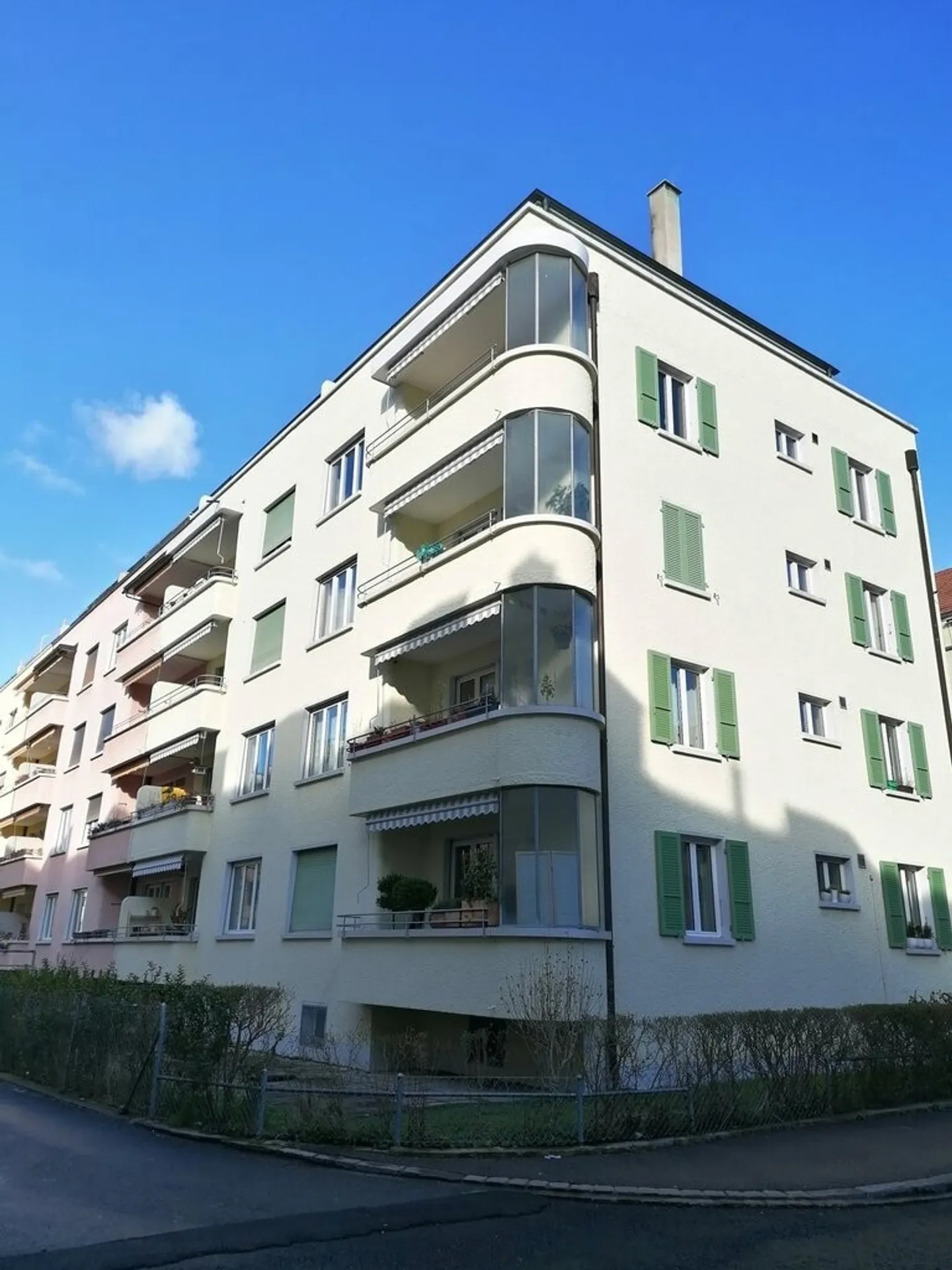 Charmante appartement de 2,5 pièces avec grand balcon ! - Photo 1 sur 8