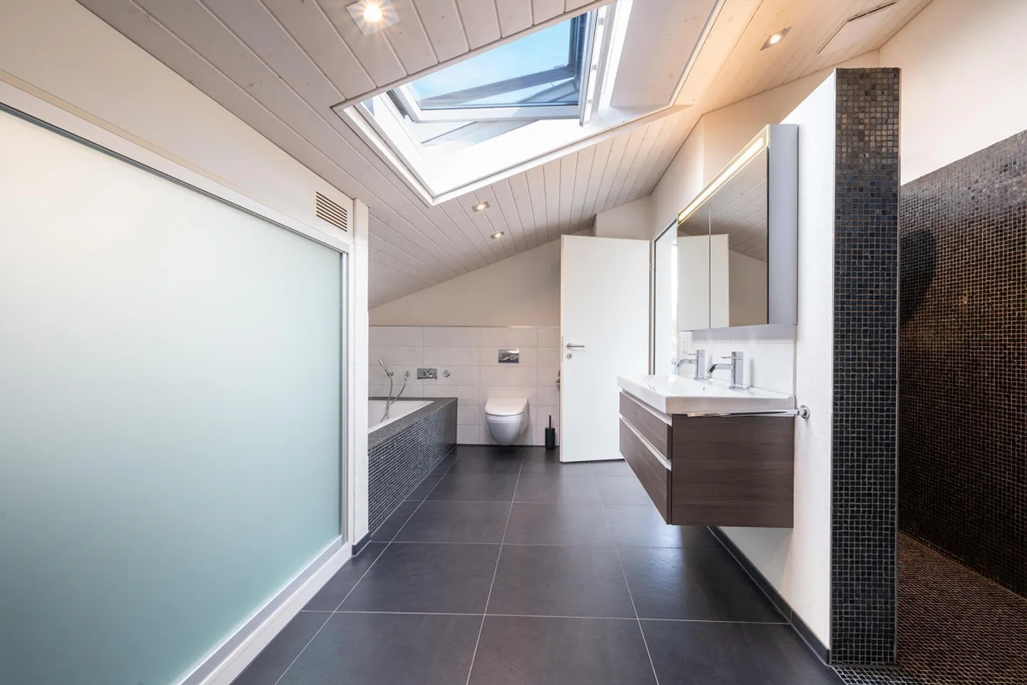 Your Loge Place Above the Rontal - Dream House with a View - Photo 4 of 7