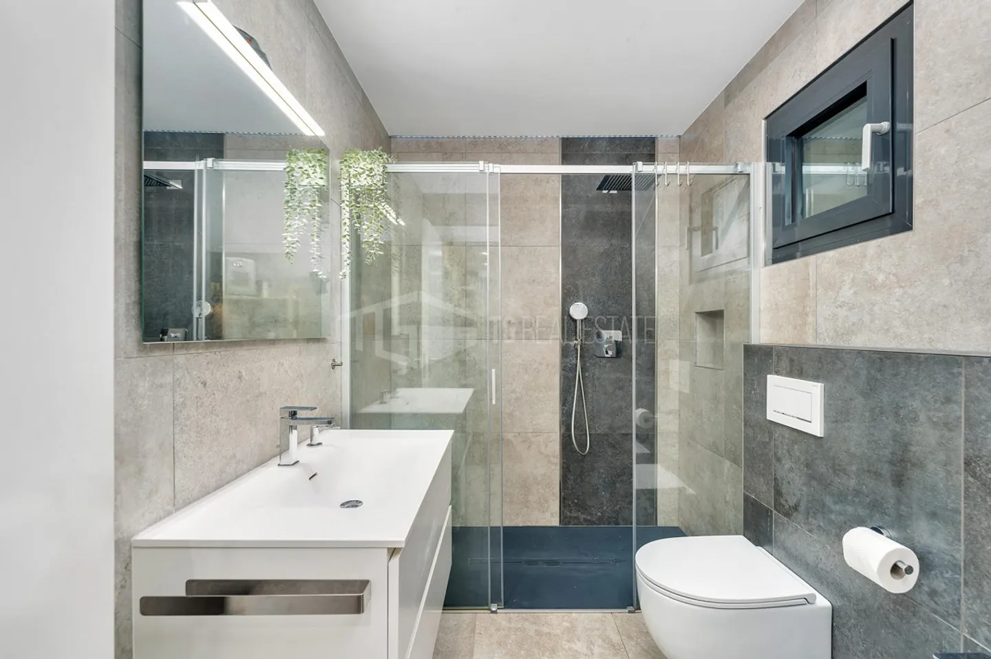 MODERN VILLA WITH PANORAMIC VIEW AND INDEPENDENT APARTMENT - Photo 2 of 13