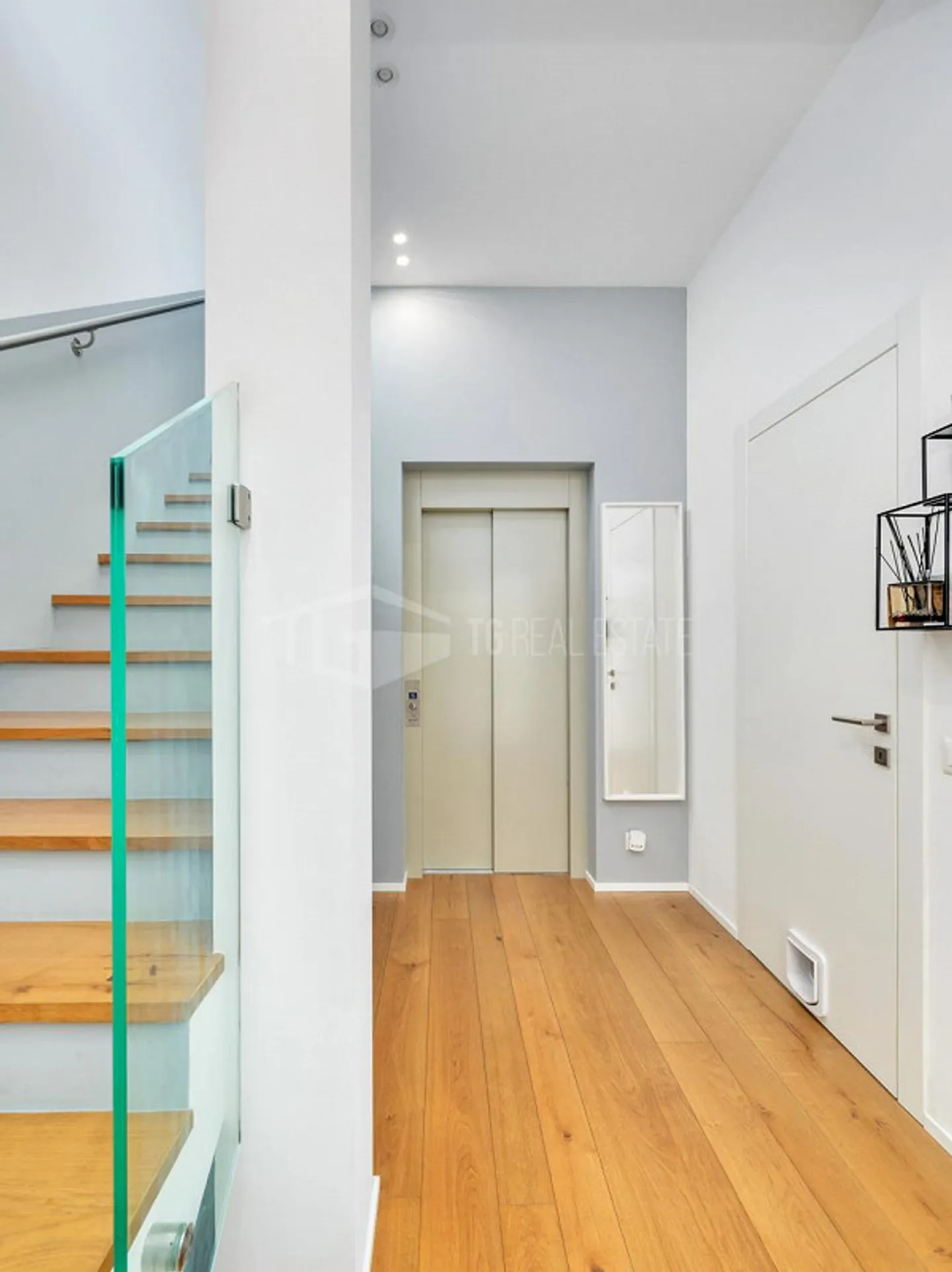 MODERN VILLA WITH PANORAMIC VIEW AND INDEPENDENT APARTMENT - Photo 5 of 13