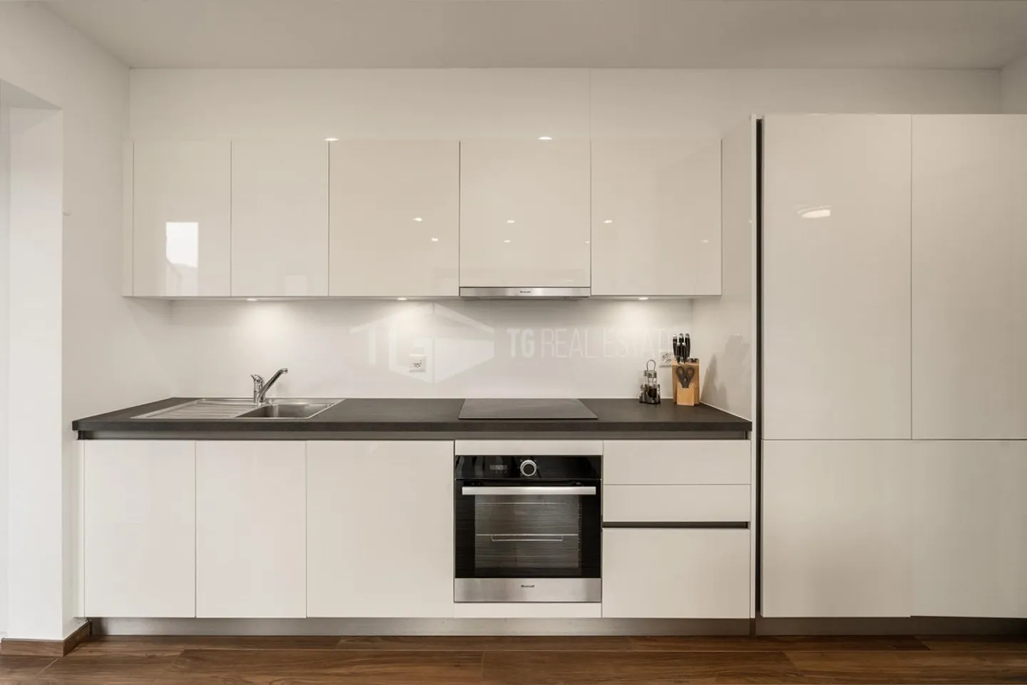 MODERN VILLA WITH PANORAMIC VIEW AND INDEPENDENT APARTMENT - Photo 7 of 13