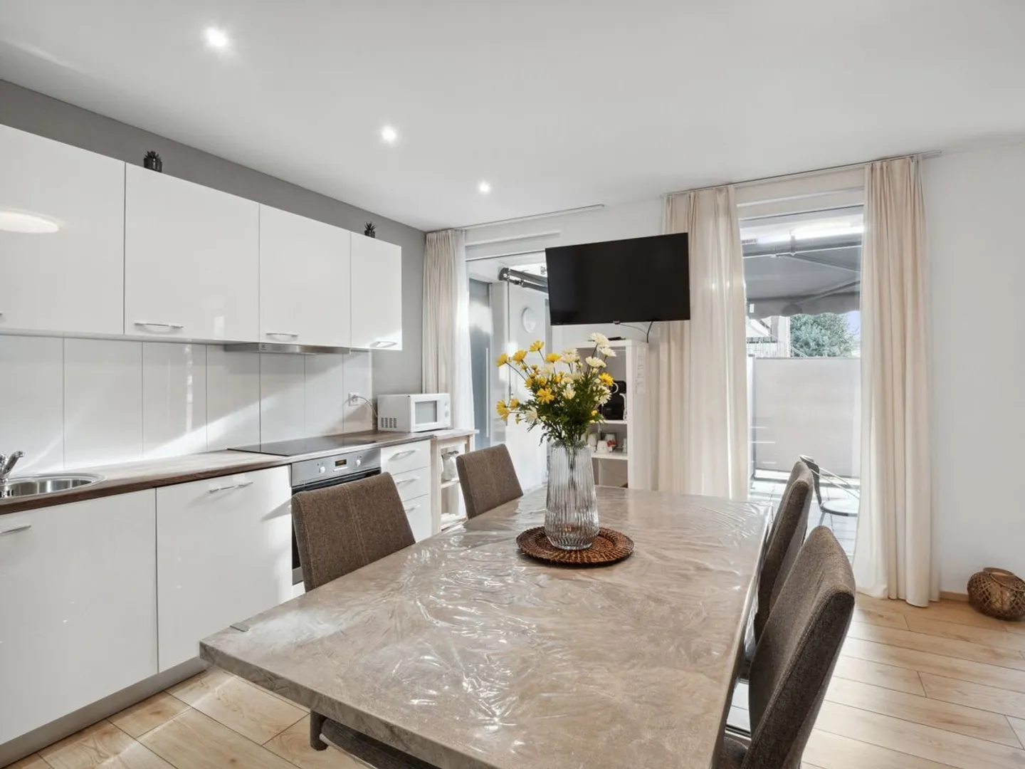 Investimento immobiliare con 4 unità abitative nel soleggiato Ticino - Foto 4 di 13