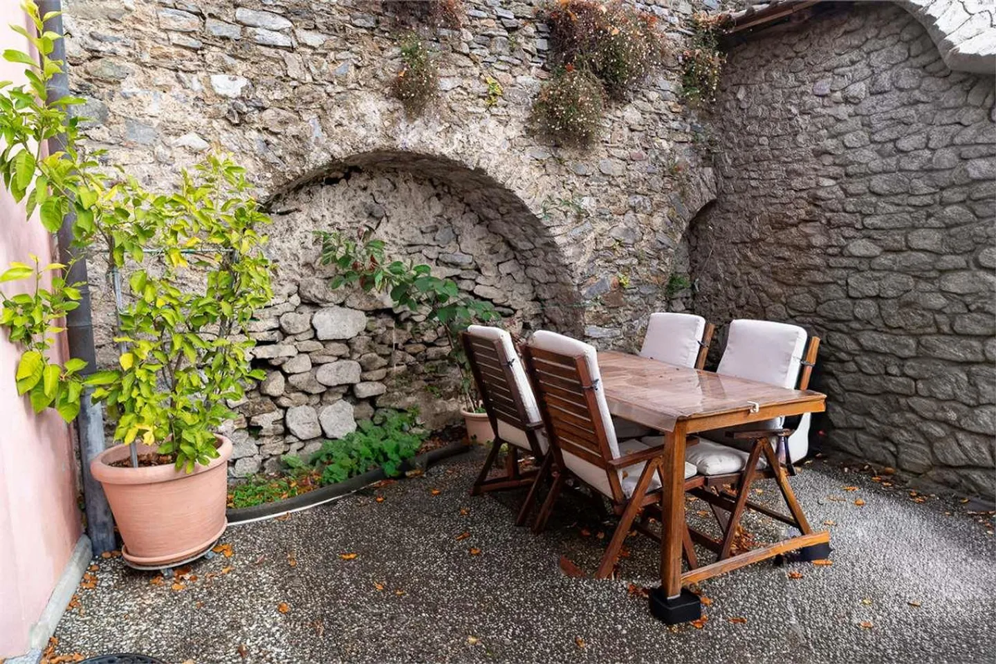 Propriété Plurifamiliale avec Espaces Polyvalents à Breno - Photo 6 sur 13