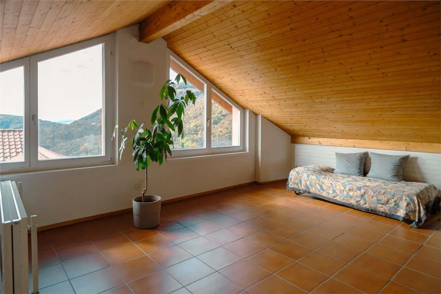 Propriété Plurifamiliale avec Espaces Polyvalents à Breno - Photo 11 sur 13