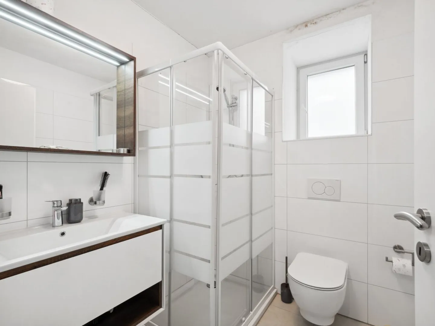 Investimento immobiliare con 4 unità abitative nel soleggiato Ticino - Foto 5 di 13
