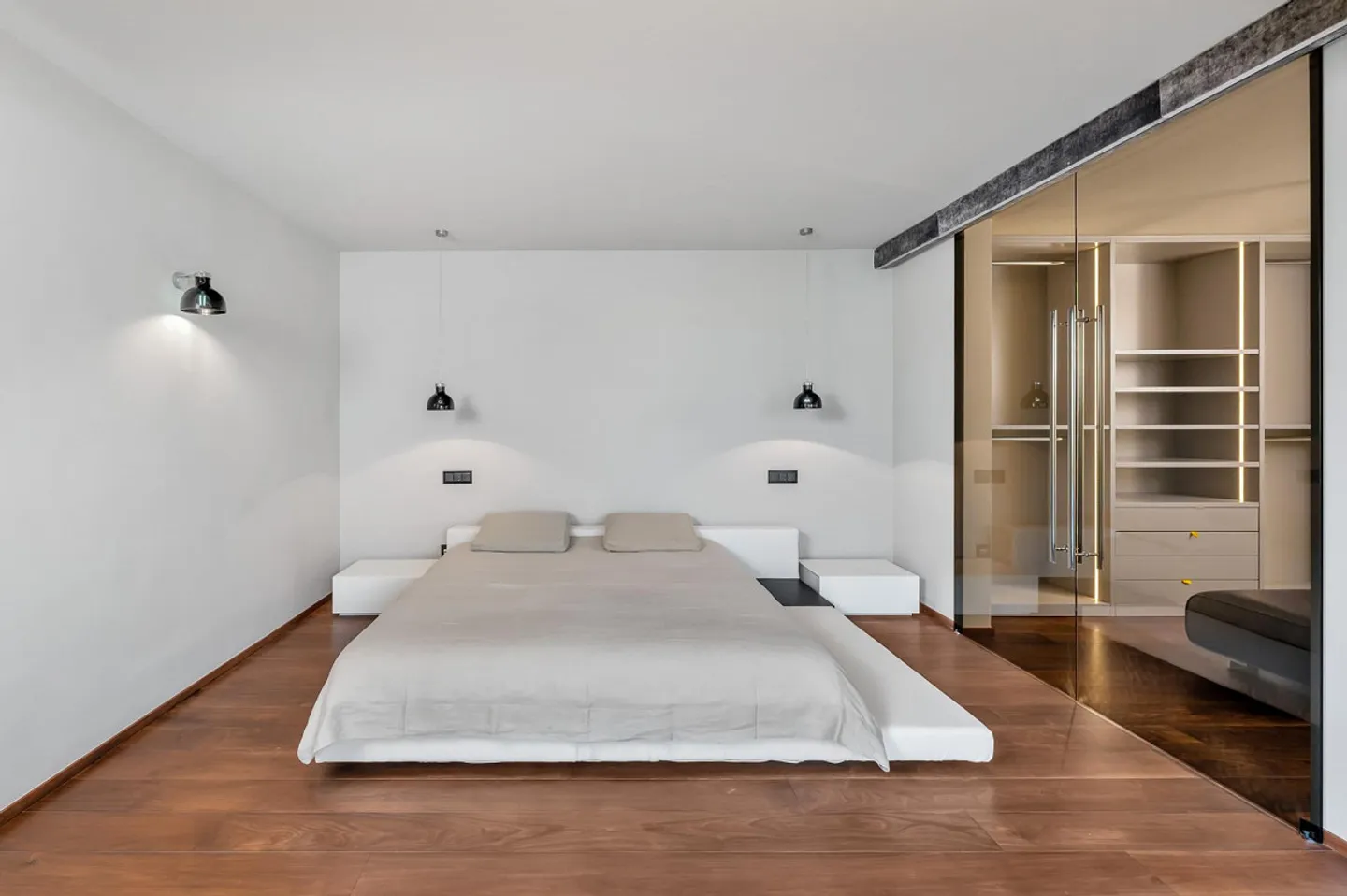 Propriété Prestigieuse avec Vue sur le Lac, Piscine et Ponton Privé - Photo 2 sur 13