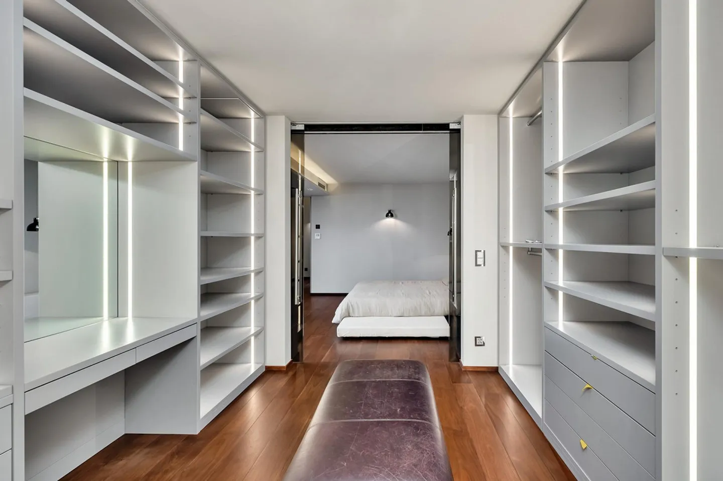 Propriété Prestigieuse avec Vue sur le Lac, Piscine et Ponton Privé - Photo 4 sur 13