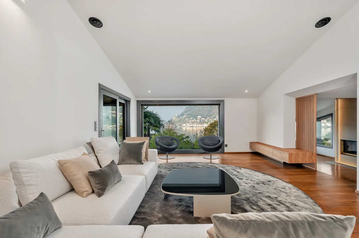 Propriété Prestigieuse avec Vue sur le Lac, Piscine et Ponton Privé - Photo 9 sur 13