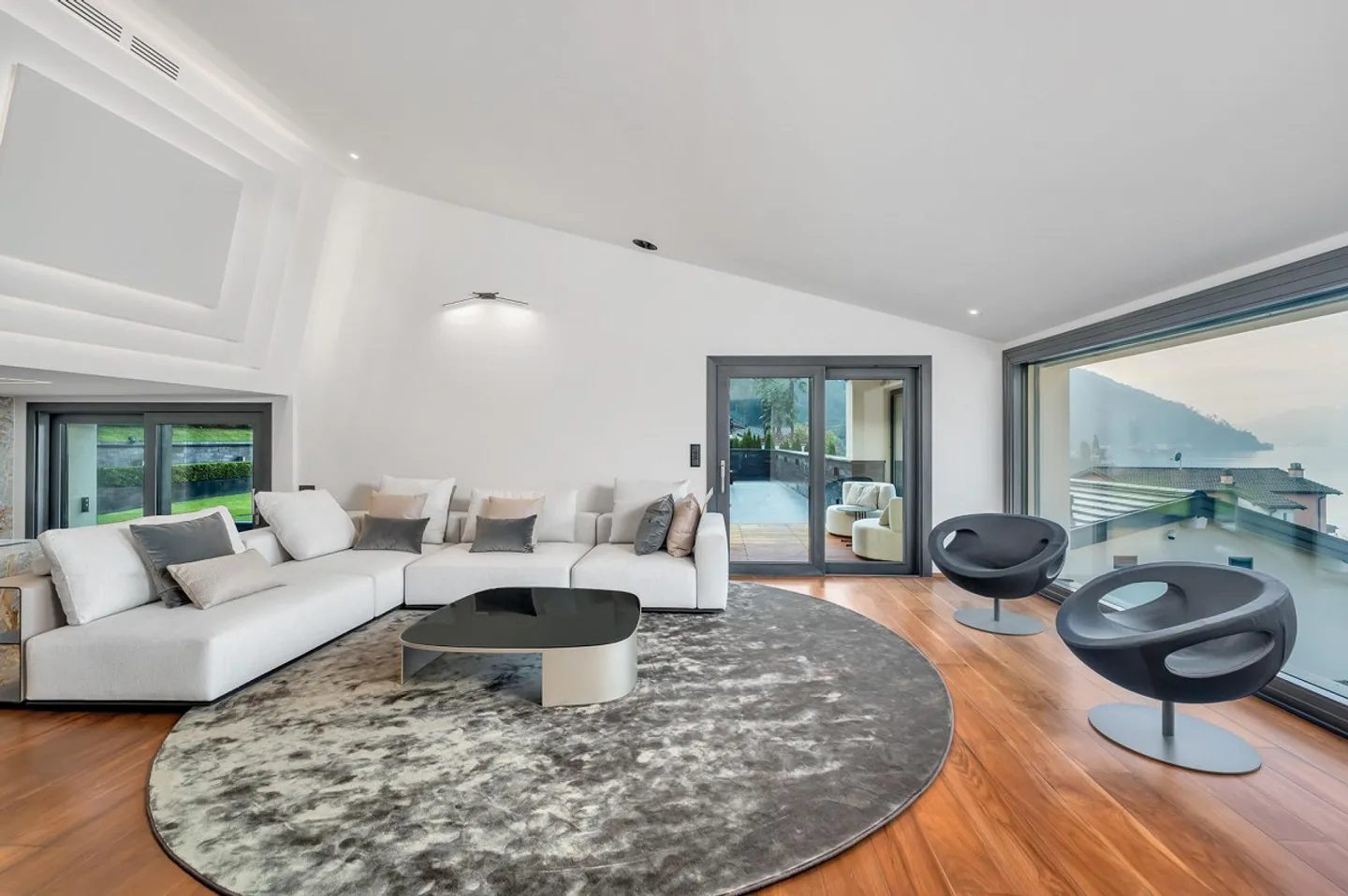 Propriété Prestigieuse avec Vue sur le Lac, Piscine et Ponton Privé - Photo 10 sur 13