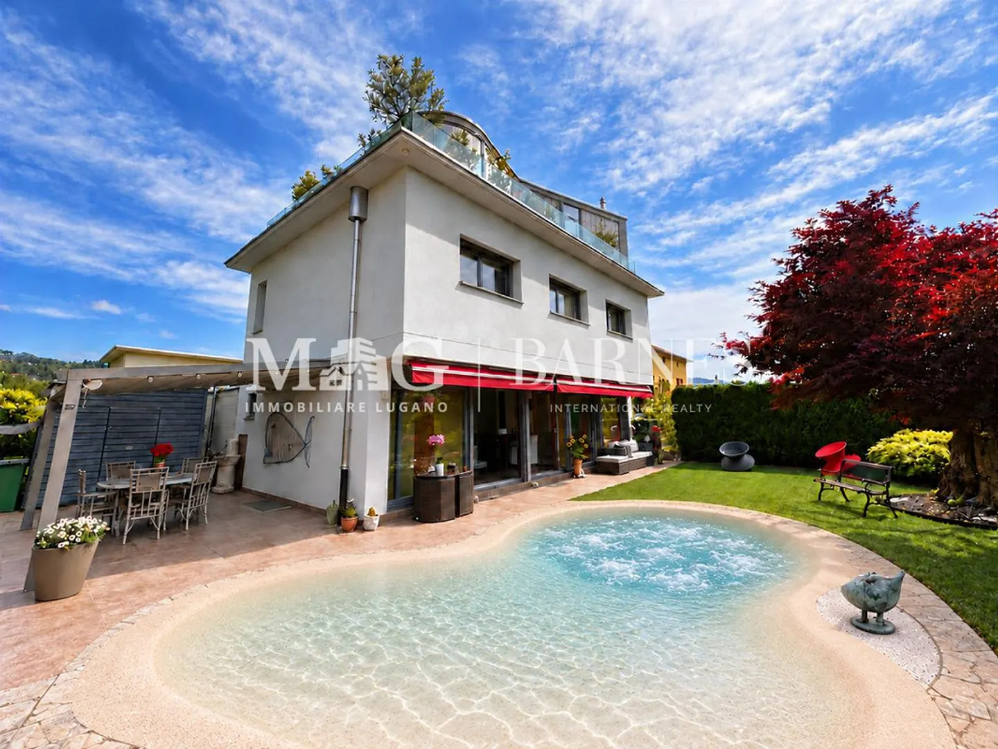 Mendrisio, Stabio: Großes Einfamilienhaus mit Garten und Pool - Foto 2 von 17