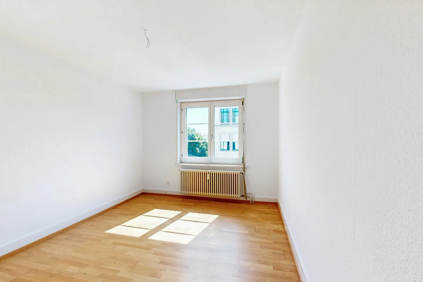 Charming Apartment - Photo 5 of 8