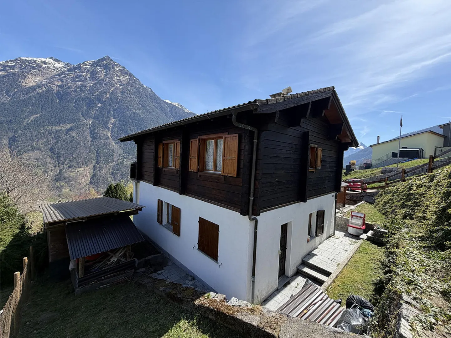 Chalet con due appartamenti di 3 camere, grande terreno edificabile in una posizione molto soleggiata... - Foto 55 di 72