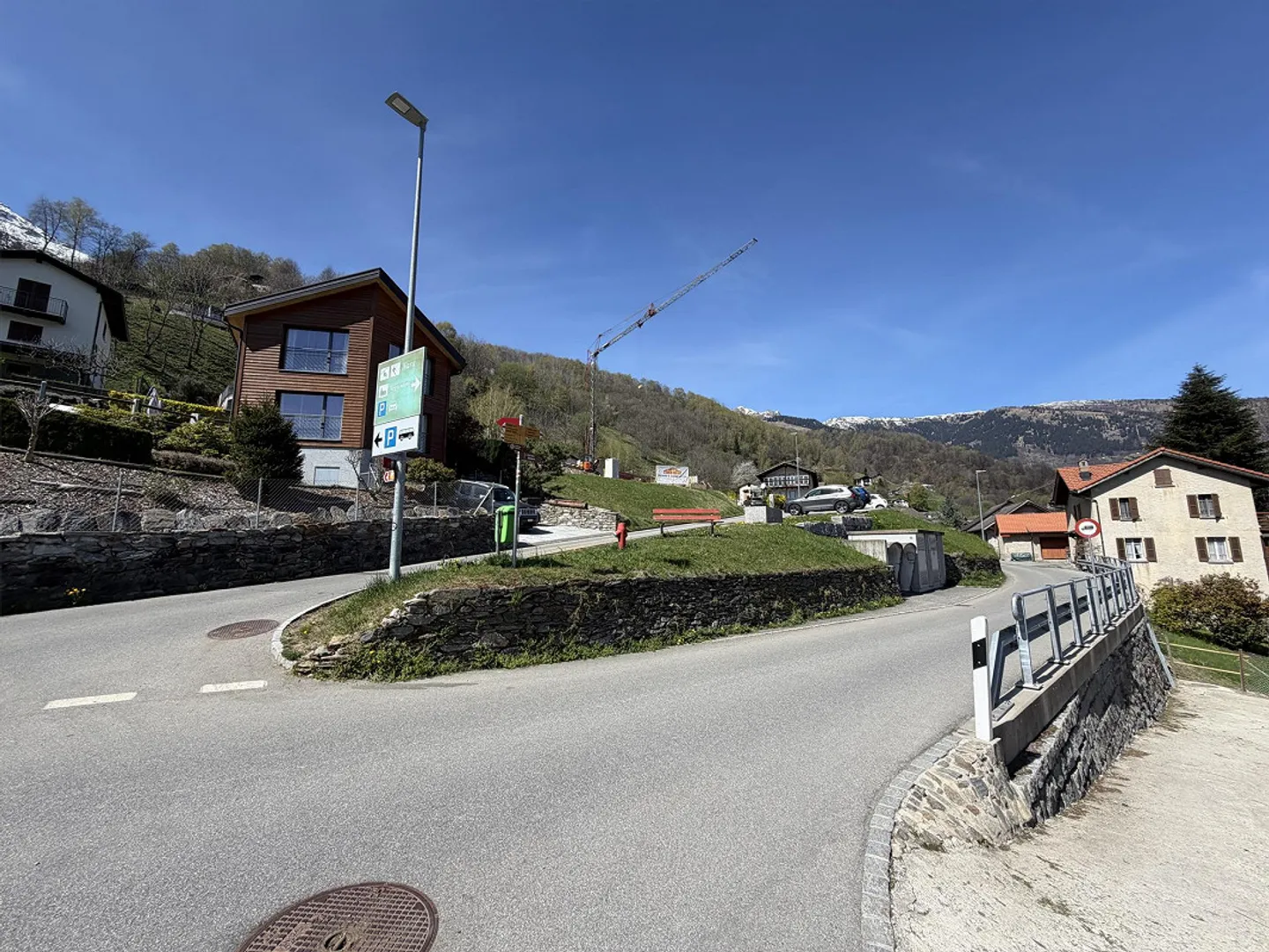 Chalet con due appartamenti di 3 camere, grande terreno edificabile in una posizione molto soleggiata... - Foto 50 di 72