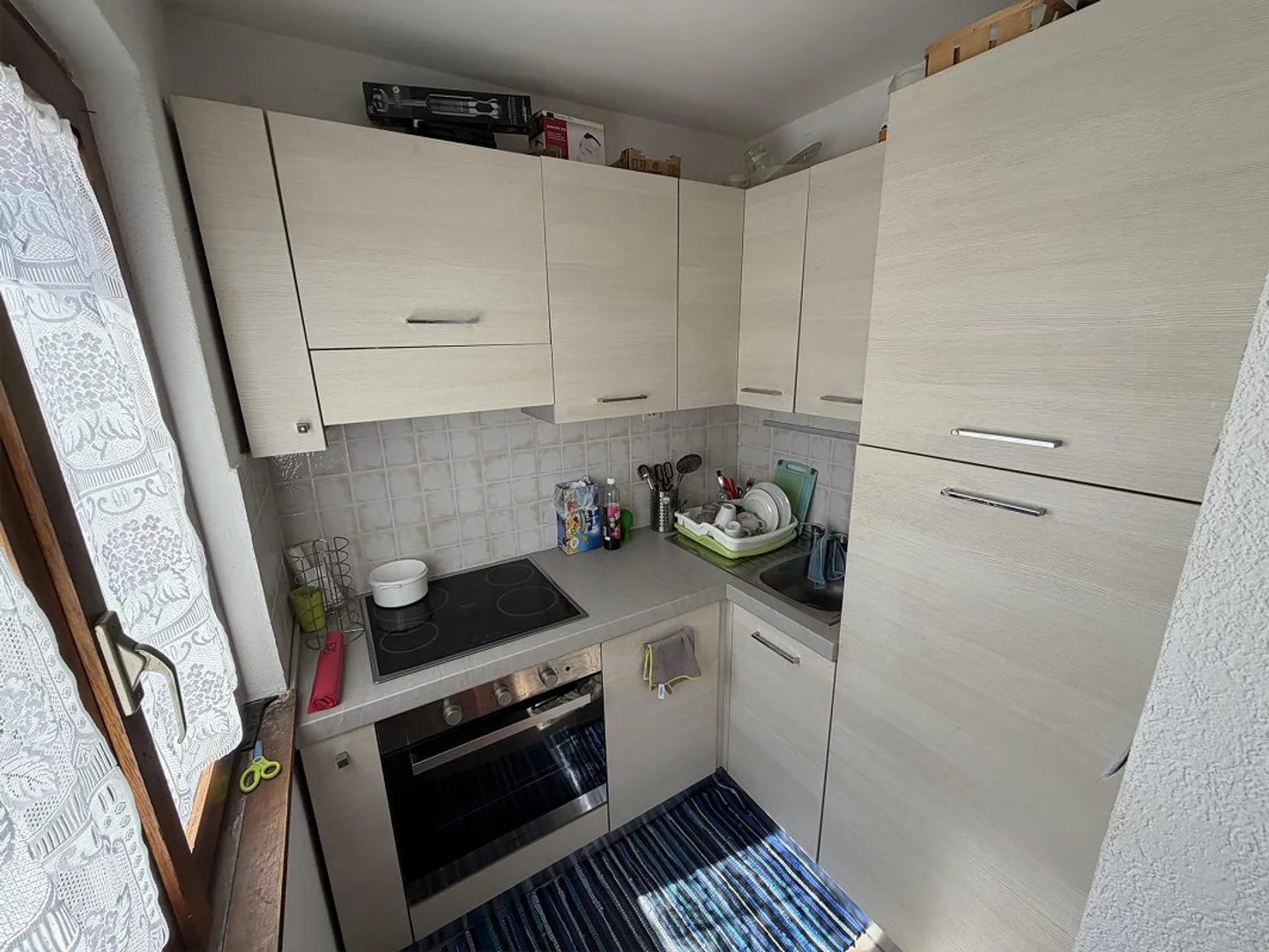 Chalet con due appartamenti di 3 camere, grande terreno edificabile in una posizione molto soleggiata... - Foto 51 di 72