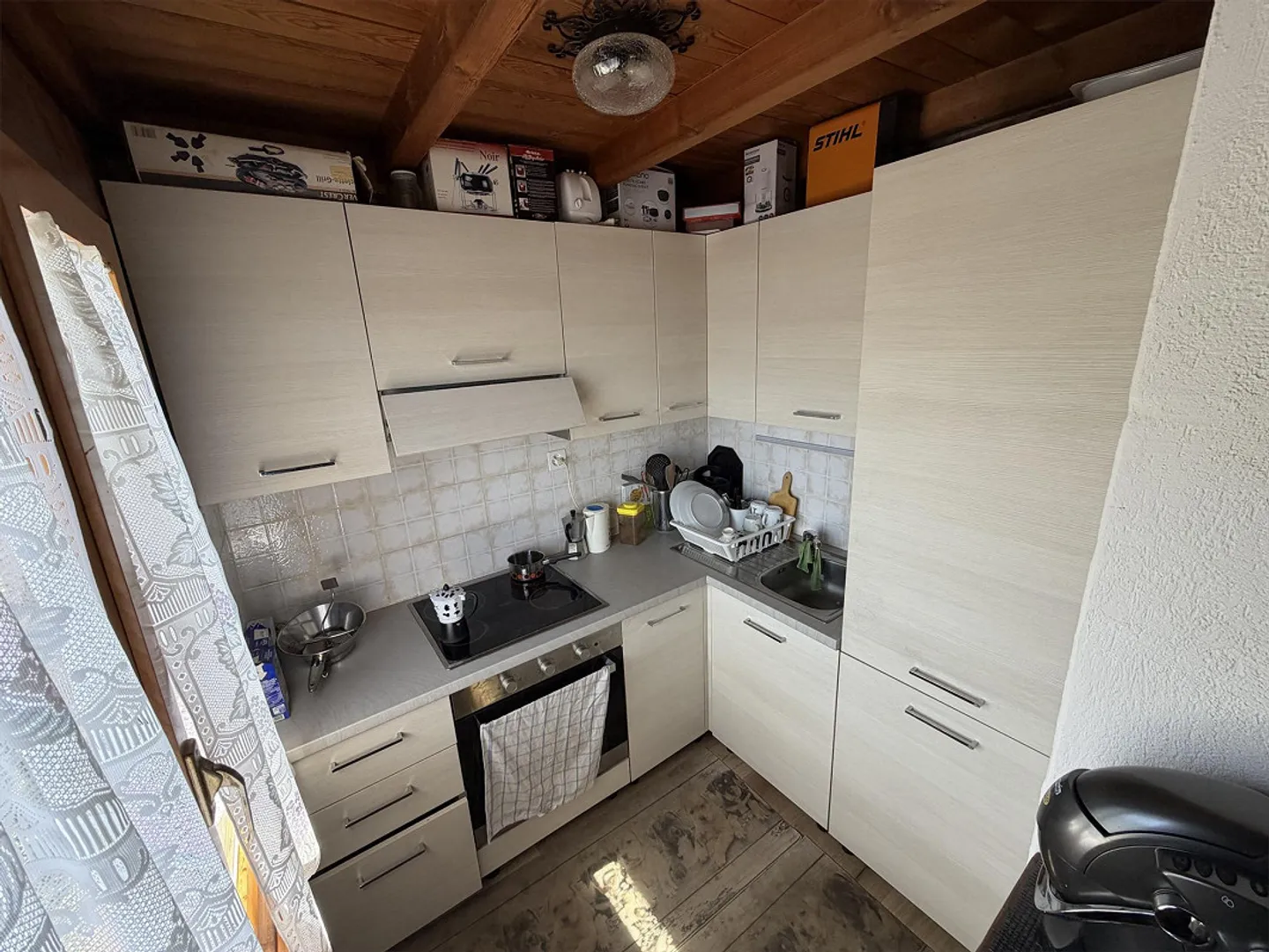 Chalet con due appartamenti di 3 camere, grande terreno edificabile in una posizione molto soleggiata... - Foto 52 di 72