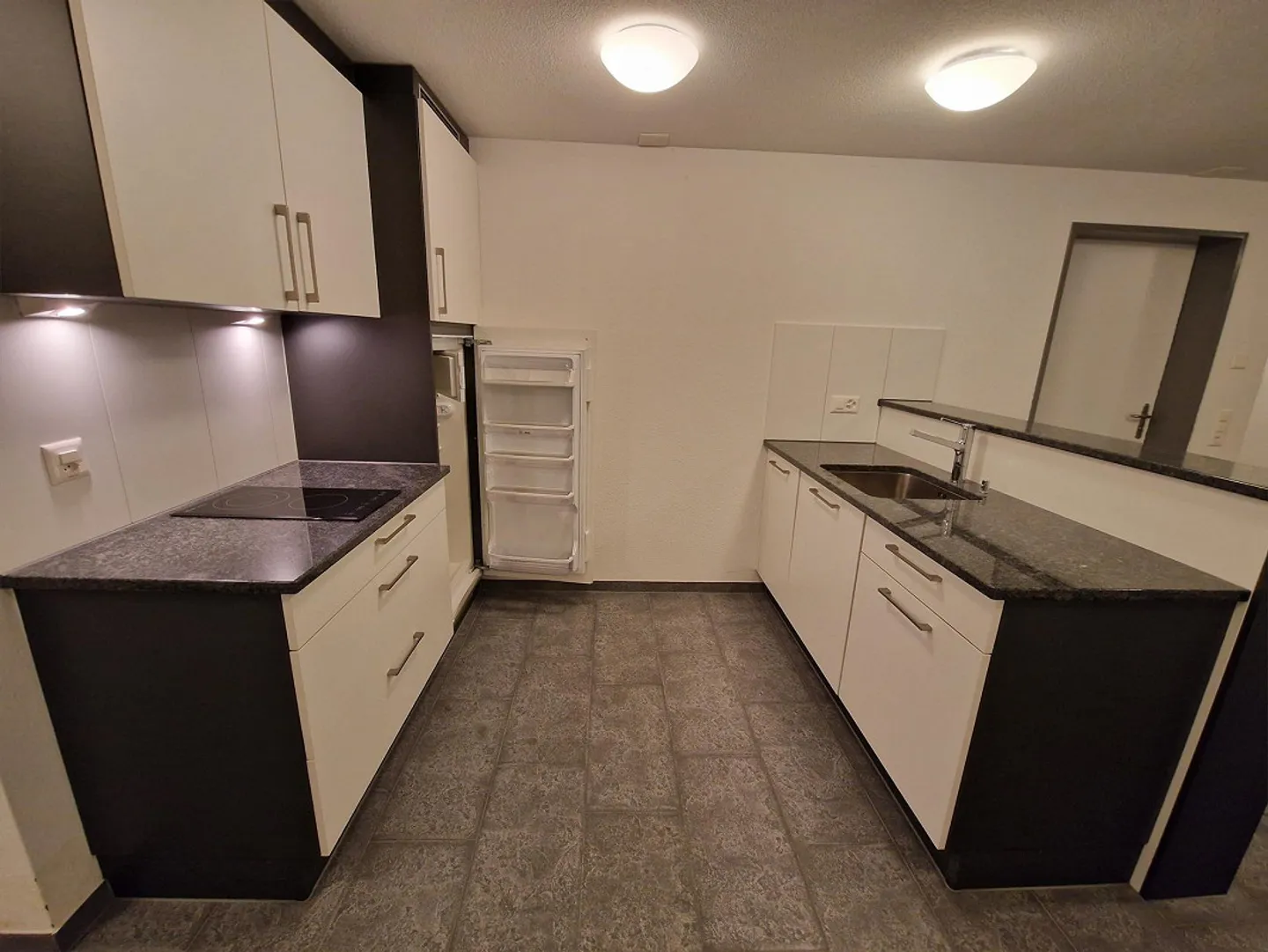 Ampio spazio hobby con cucina e bagno privato - Foto 4 di 7