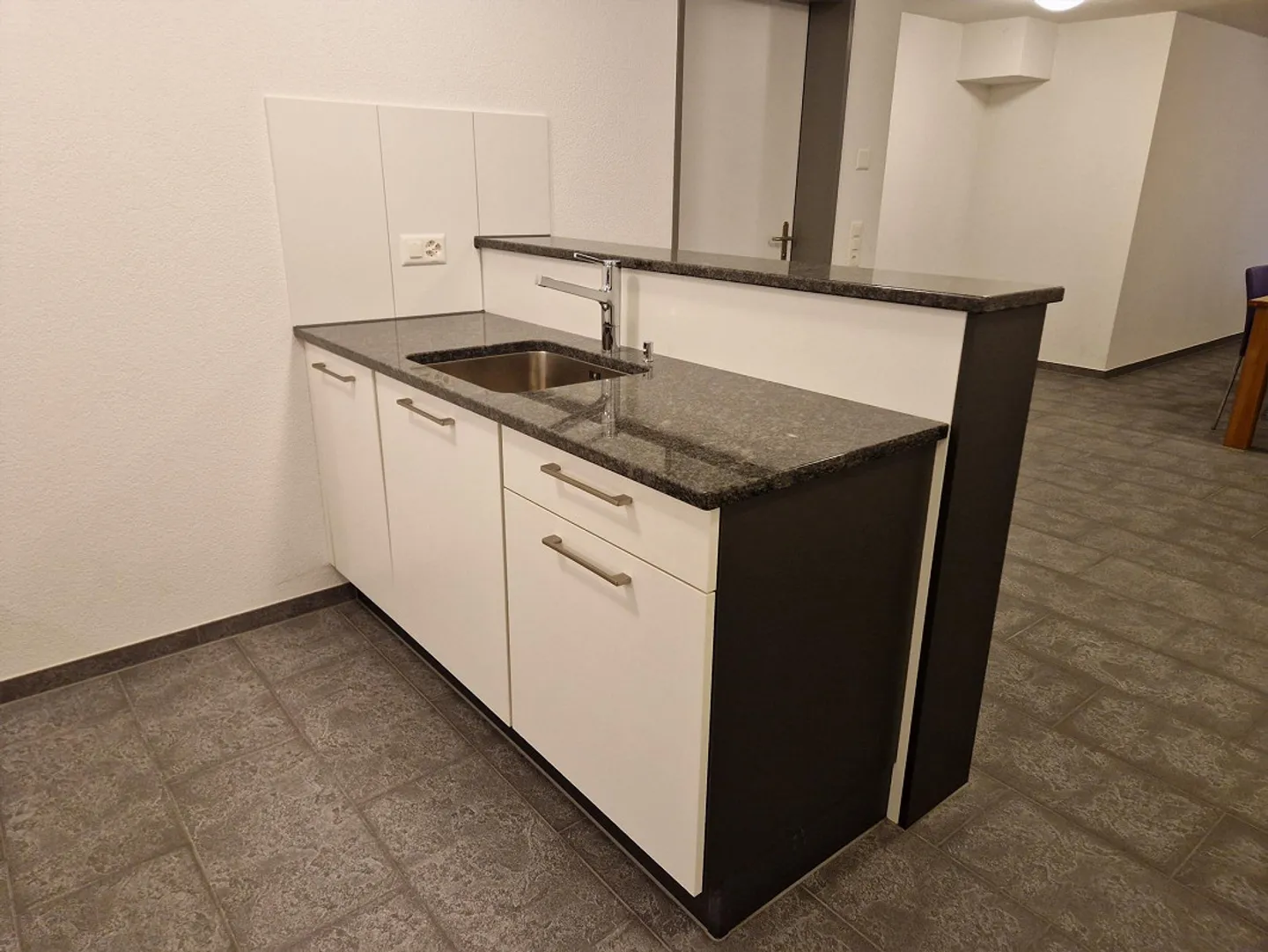 Ampio spazio hobby con cucina e bagno privato - Foto 5 di 7