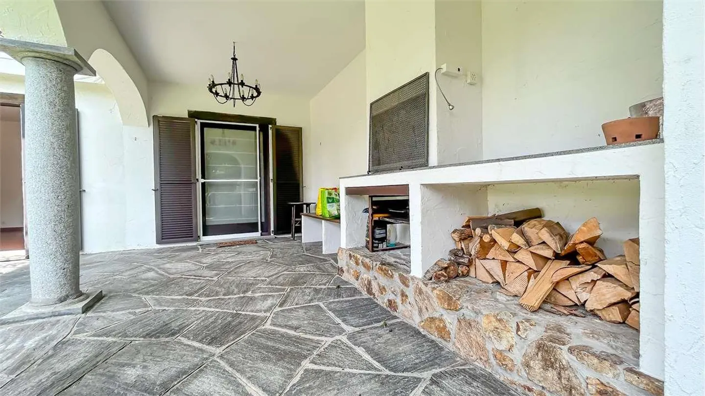 ELEGANTE APPARTAMENTO 4,5 CON GIARDINO PRIVATO - Foto 4 di 13