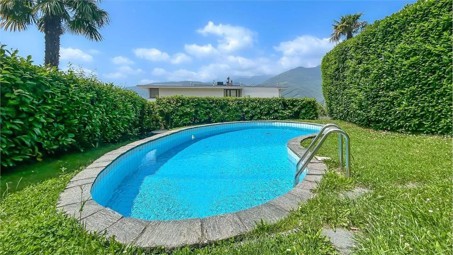 ELEGANTE APPARTAMENTO 4,5 CON GIARDINO PRIVATO - Foto 5 di 13