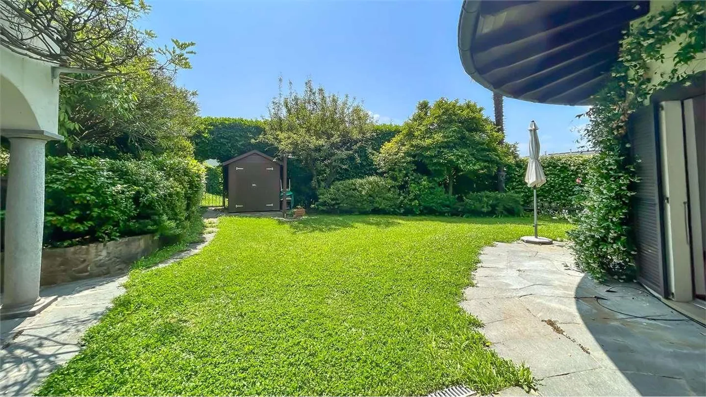 ELEGANTE APPARTAMENTO 4,5 CON GIARDINO PRIVATO - Foto 6 di 13