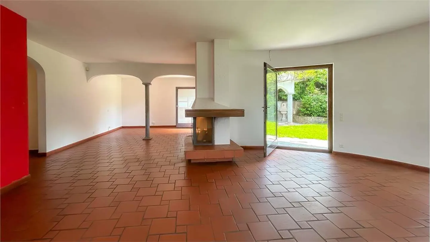 ELEGANTE APPARTAMENTO 4,5 CON GIARDINO PRIVATO - Foto 8 di 13