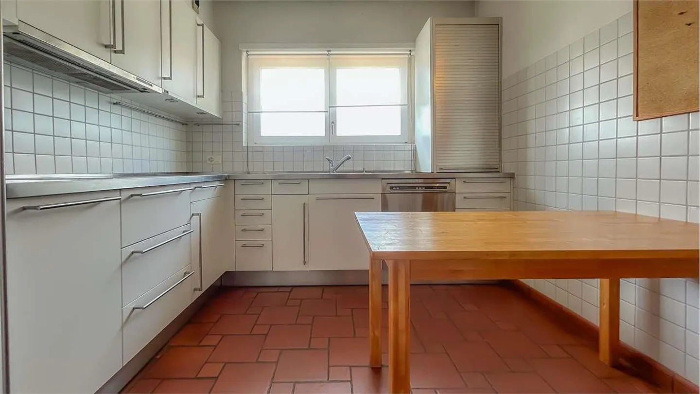 ELEGANTE APPARTAMENTO 4,5 CON GIARDINO PRIVATO - Foto 9 di 13