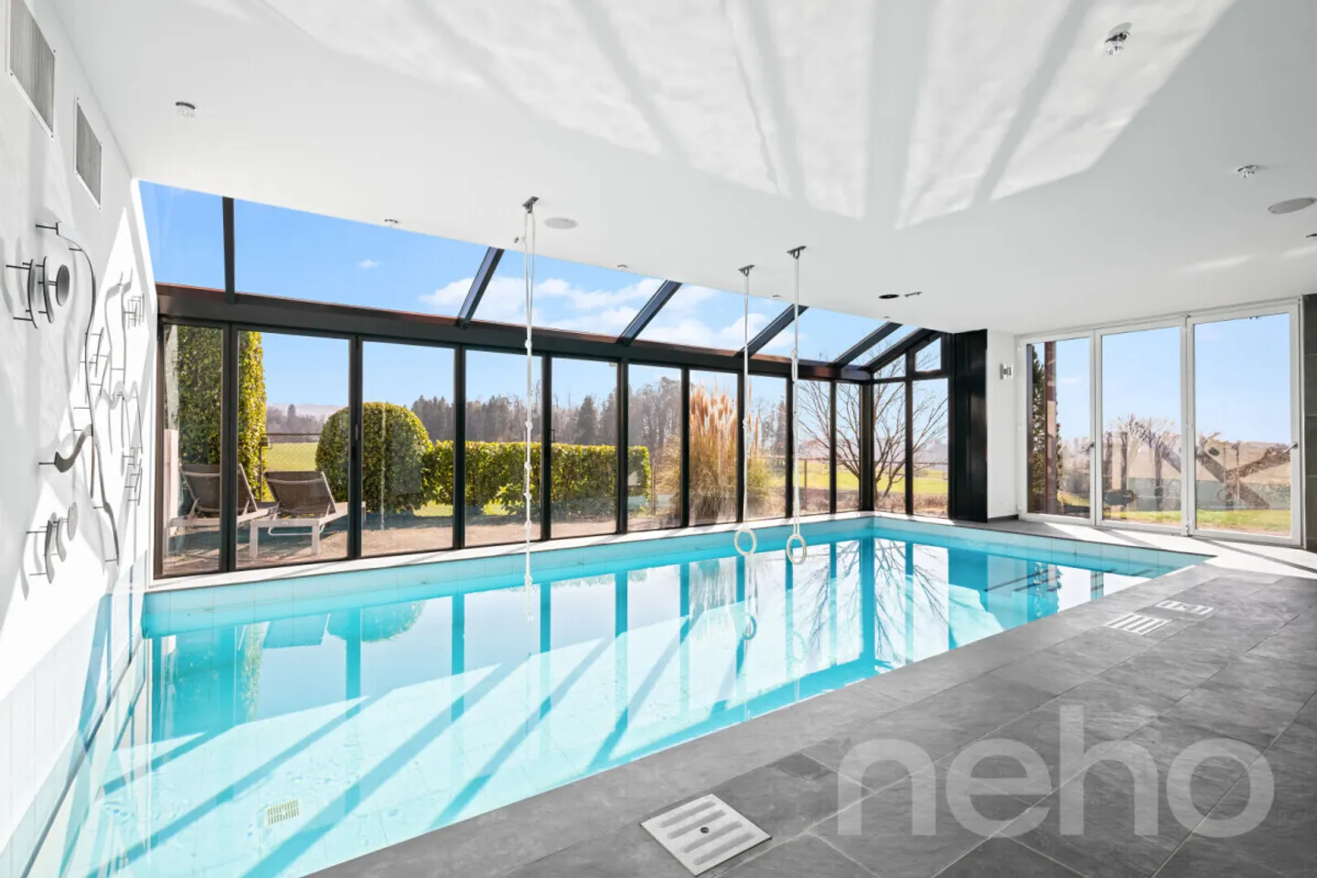 Exclusive single-family house with a wide view in an idyllic location - Photo 7 of 12