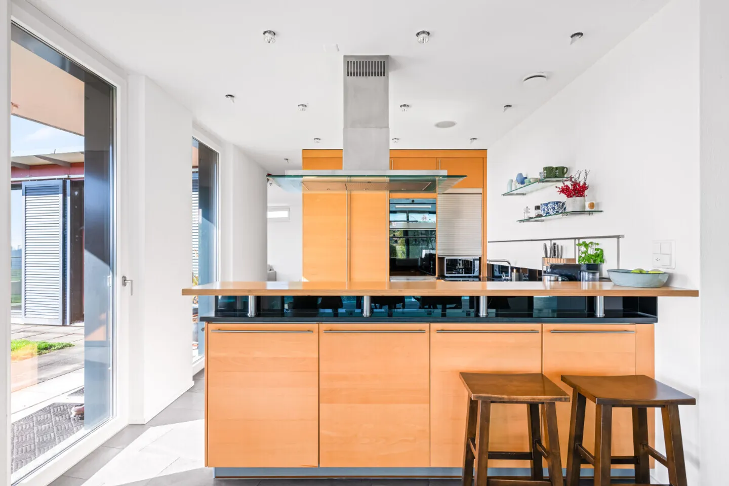 Exclusive single-family house with a wide view in an idyllic location - Photo 9 of 12