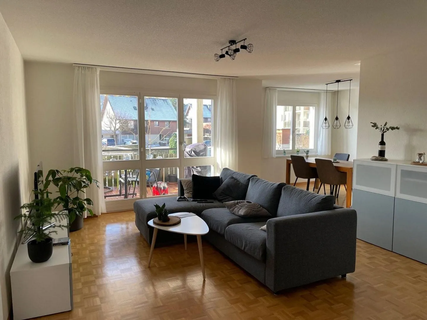 COZY 4.5-ROOM APARTMENT IN A QUIET ENVIRONMENT - Photo 5 of 12