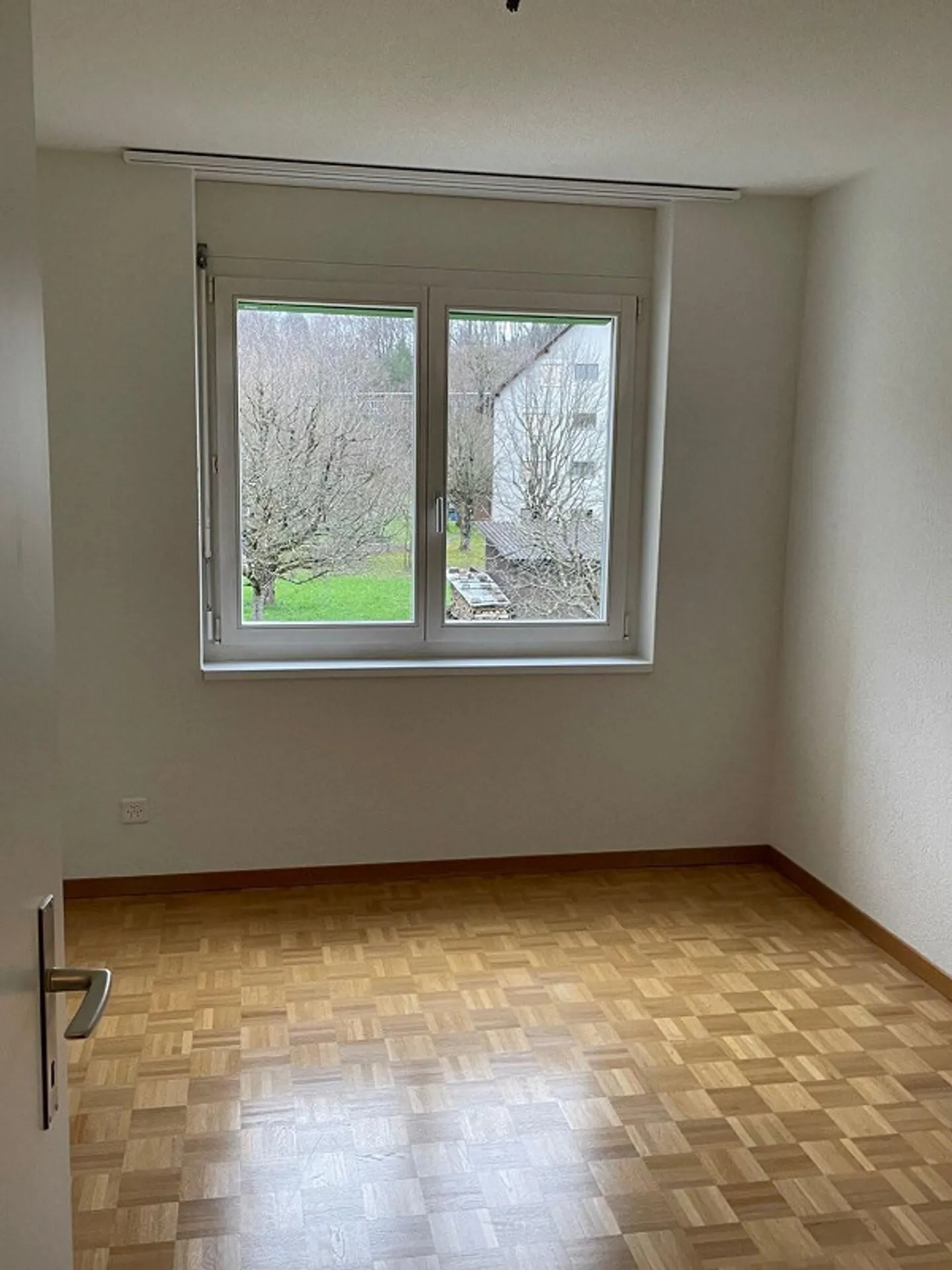 COZY 4.5-ROOM APARTMENT IN A QUIET ENVIRONMENT - Photo 8 of 12