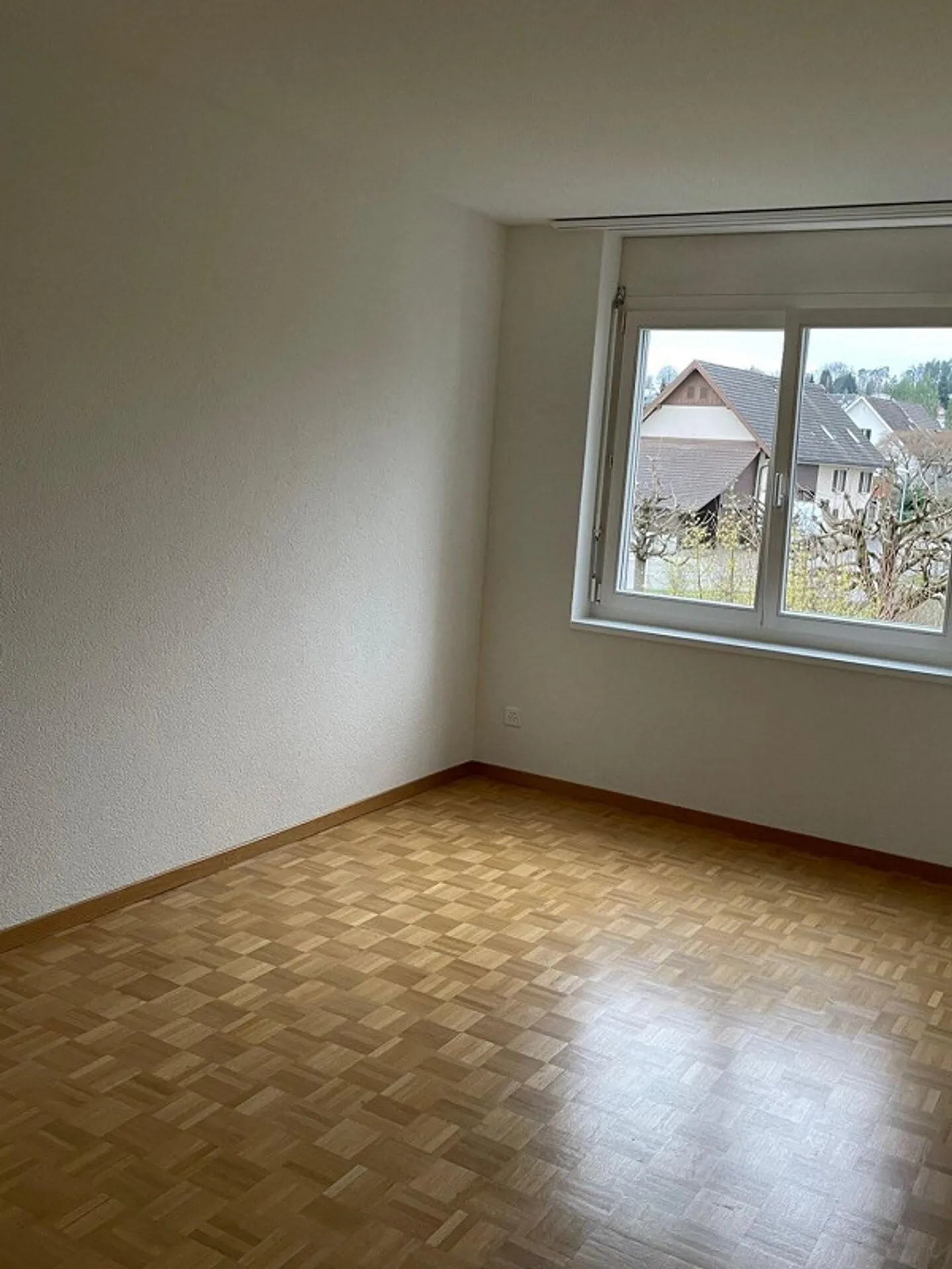 COZY 4.5-ROOM APARTMENT IN A QUIET ENVIRONMENT - Photo 9 of 12