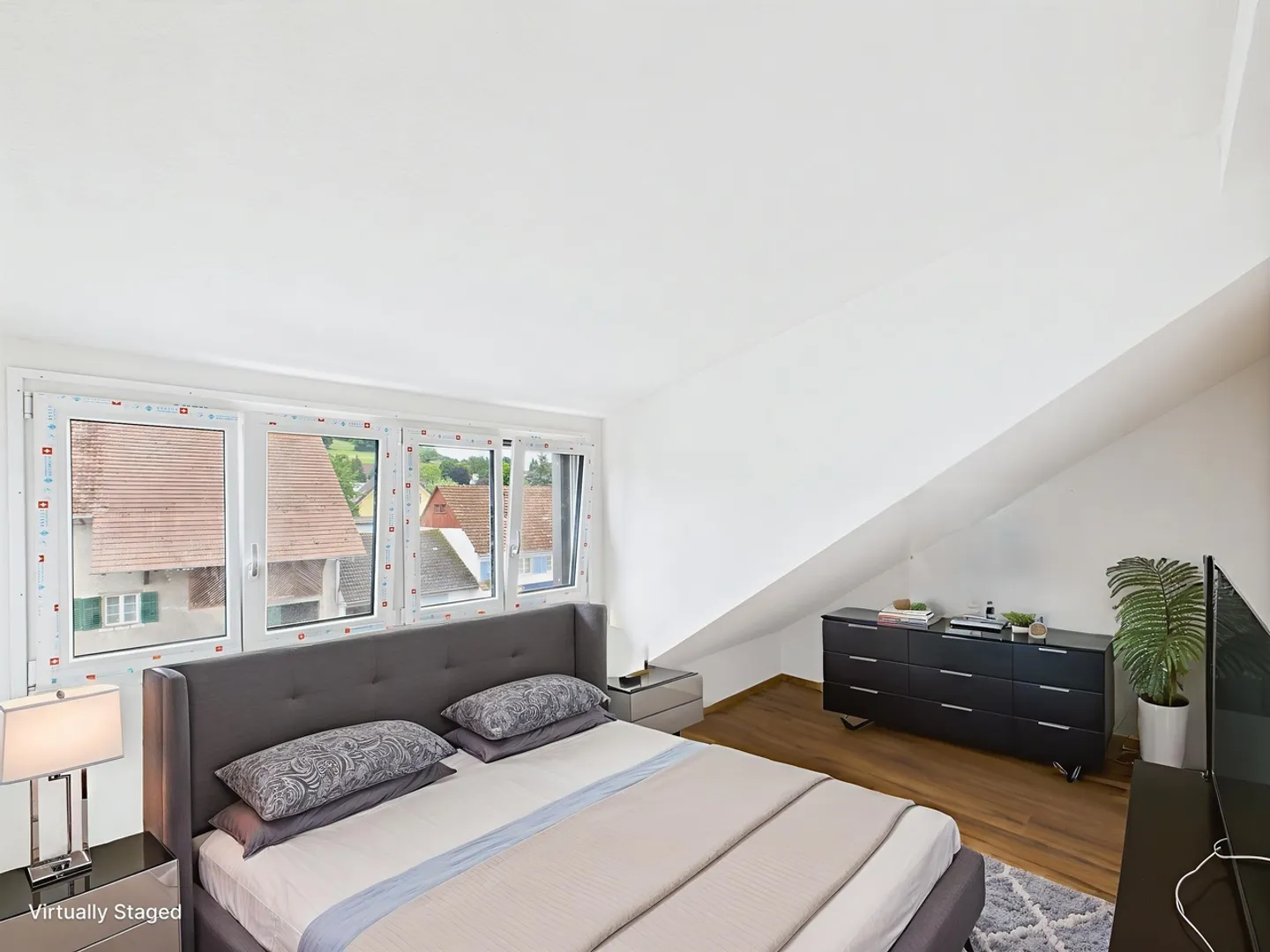 Modern 3.5-room attic apartment in Schleitheim, SG - Photo 2 of 13