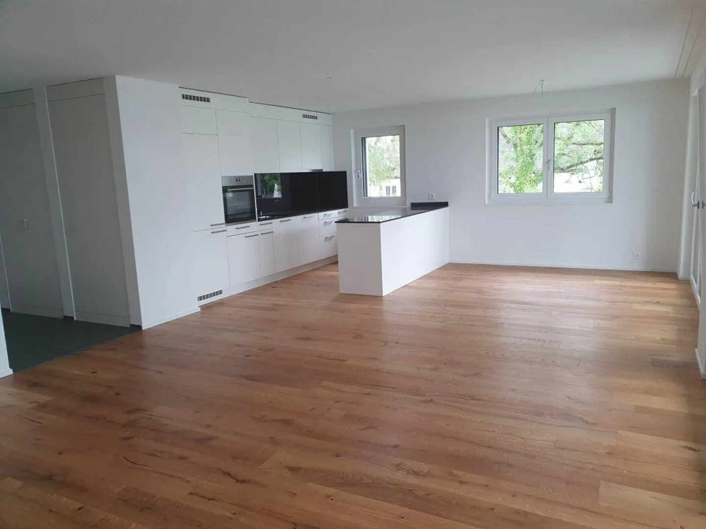 Helle 4.5 Zimmer-Wohnung mit Sitzplatz - Foto 3 von 8