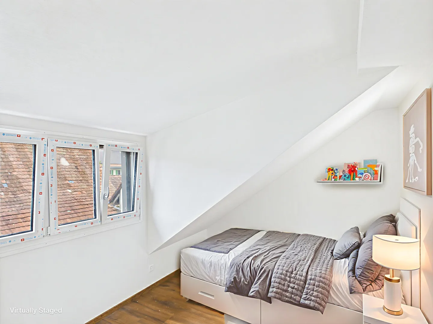 Modern 3.5-room attic apartment in Schleitheim, SG - Photo 4 of 13