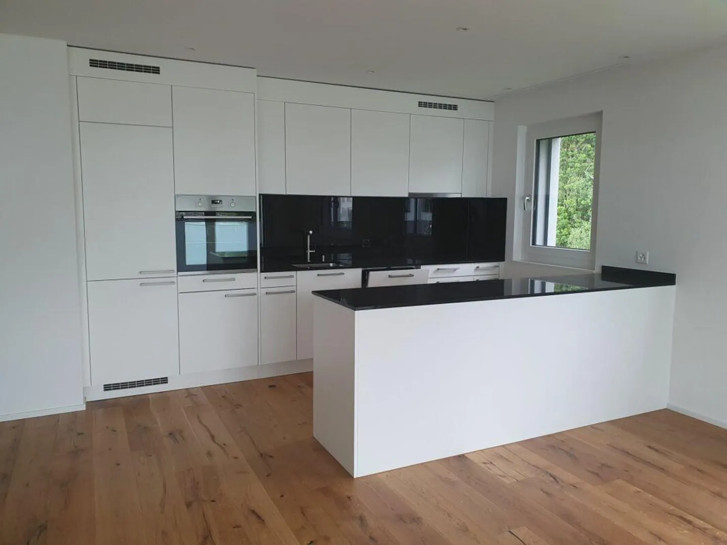 Helle 4.5 Zimmer-Wohnung mit Sitzplatz - Foto 2 von 8