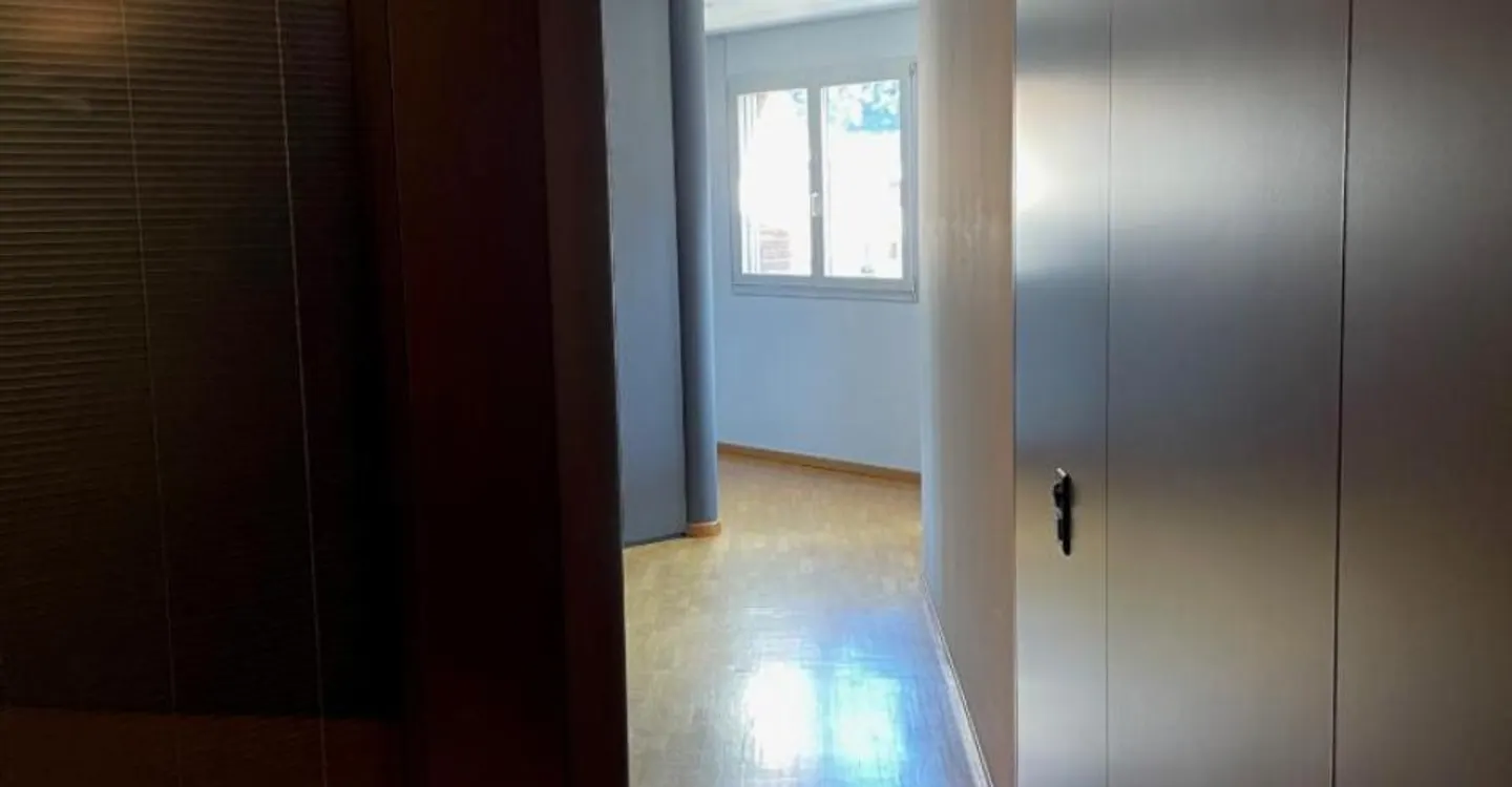 COMFORTABLE OFFICES IDEAL FOR YOUR BUSINESS - Photo 7 of 9